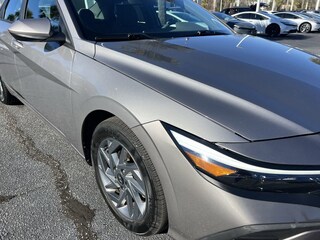 2024 Hyundai Elantra SEL Sedan