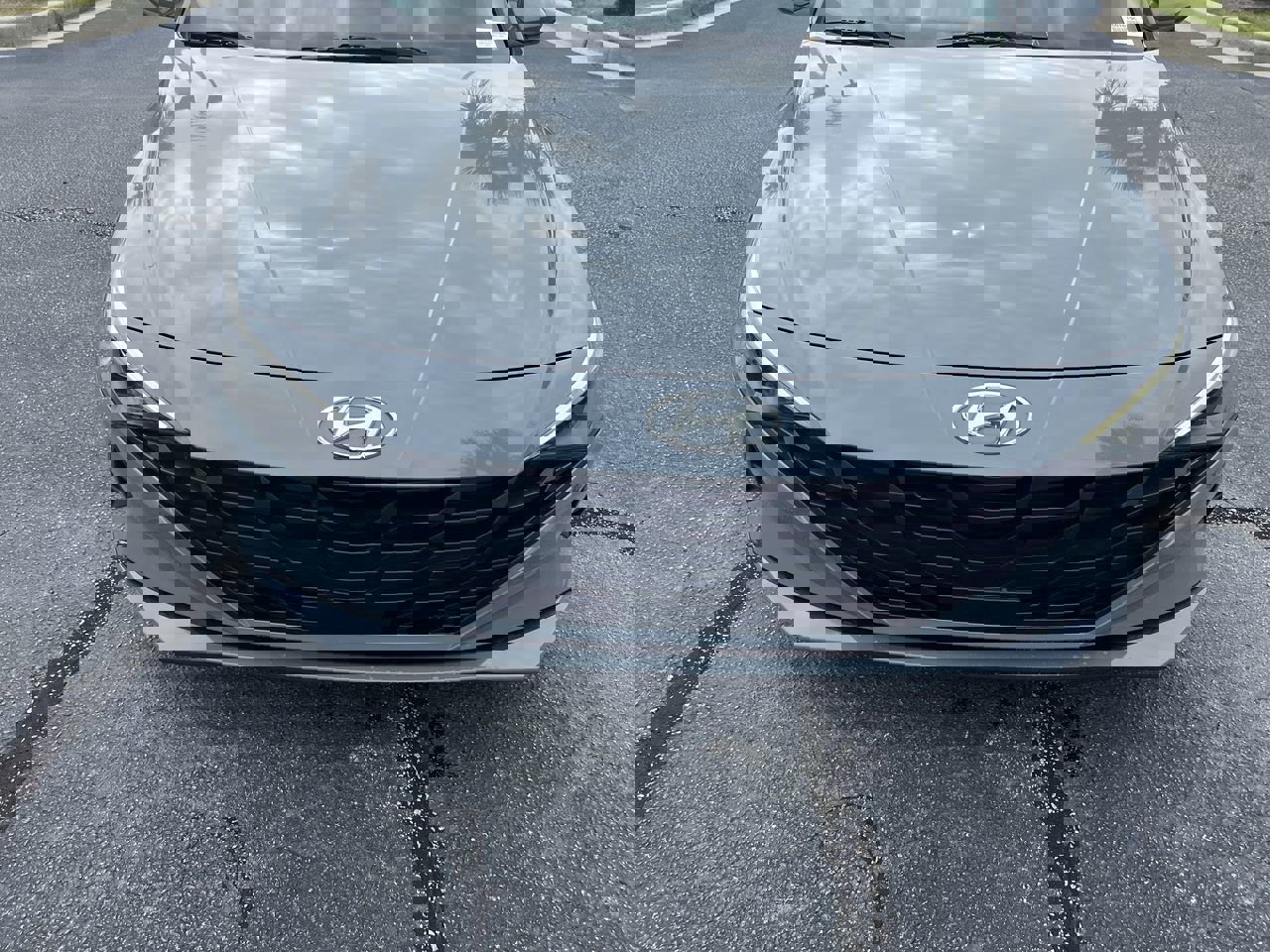 2022 Hyundai Elantra SEL Convenience photo 2