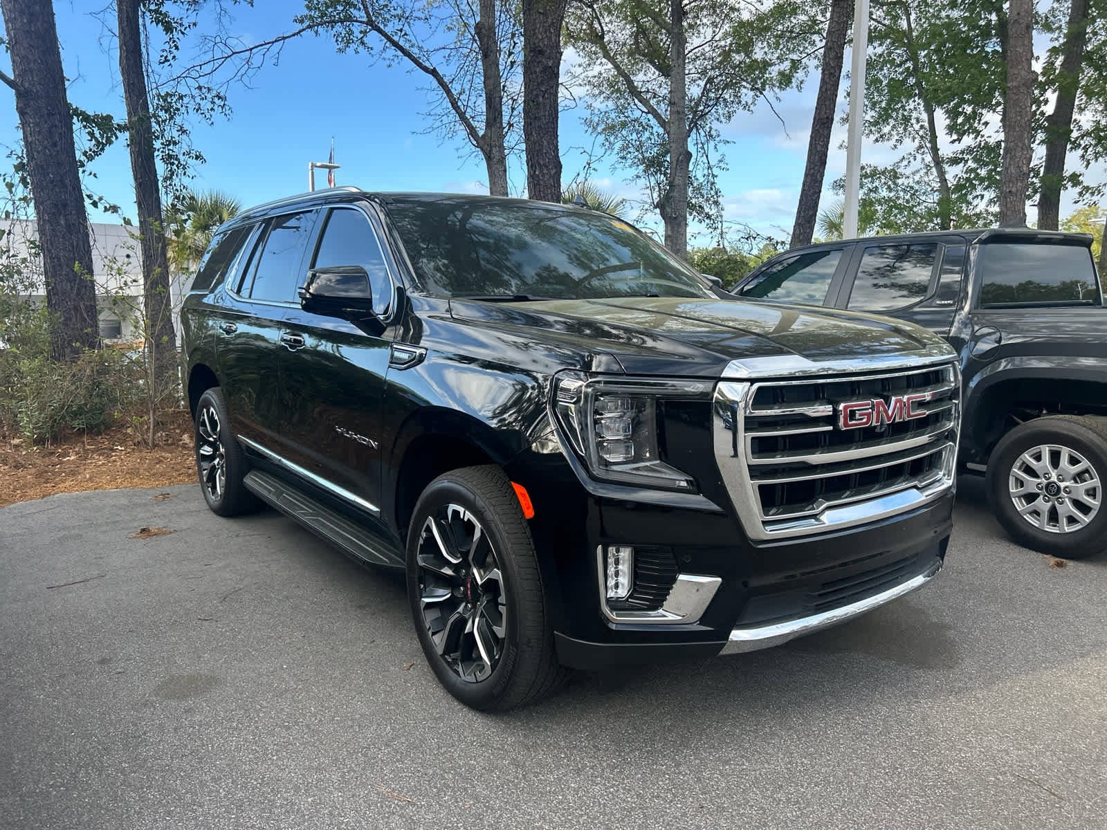 2024 GMC Yukon SLT photo 4