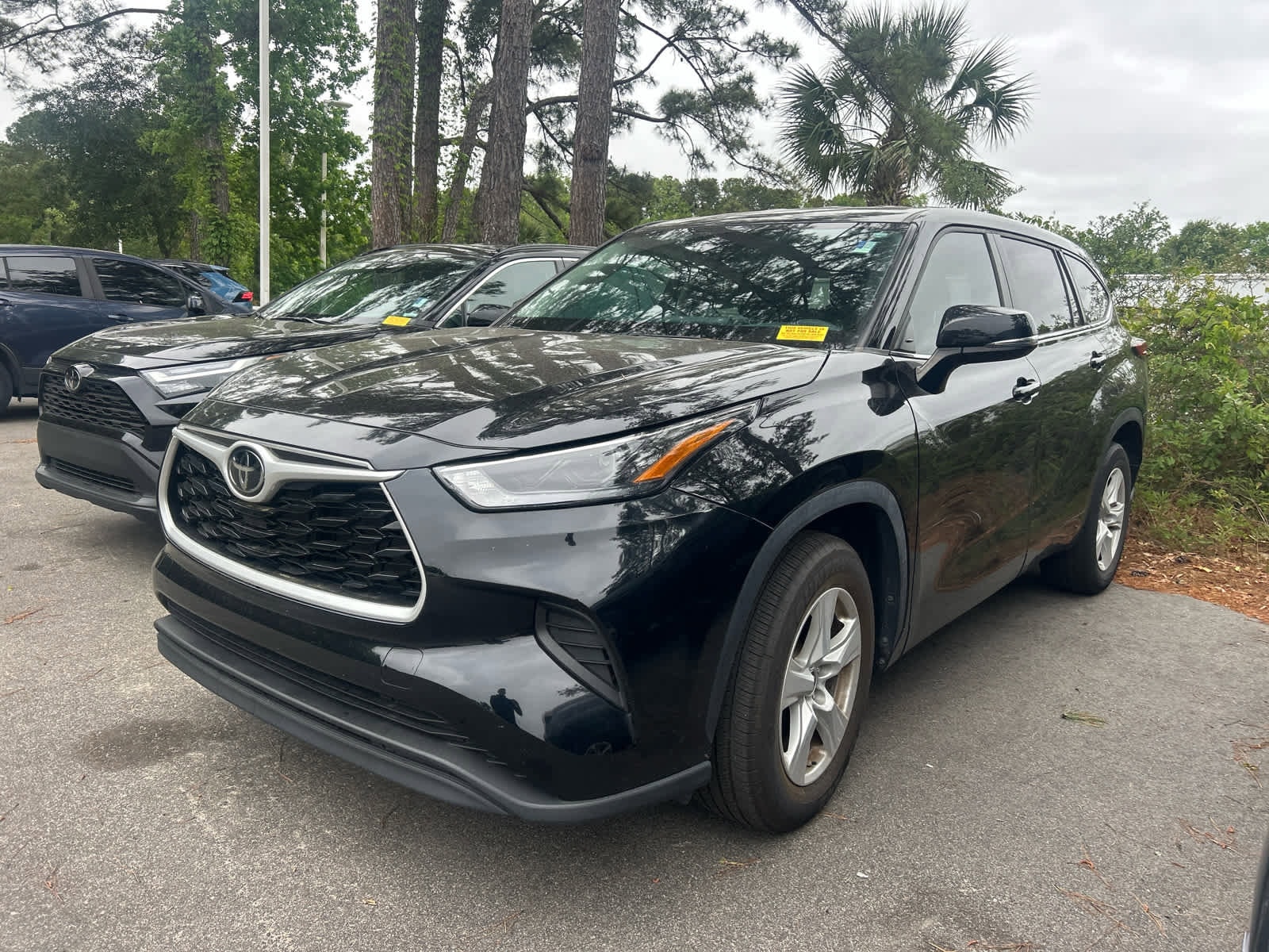 2023 Toyota Highlander L photo 2