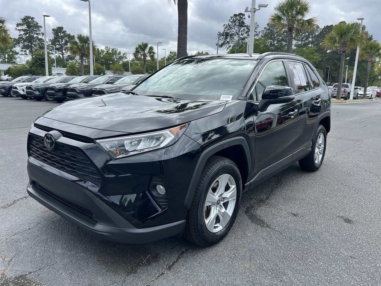 2020 Toyota RAV4 XLE photo 4