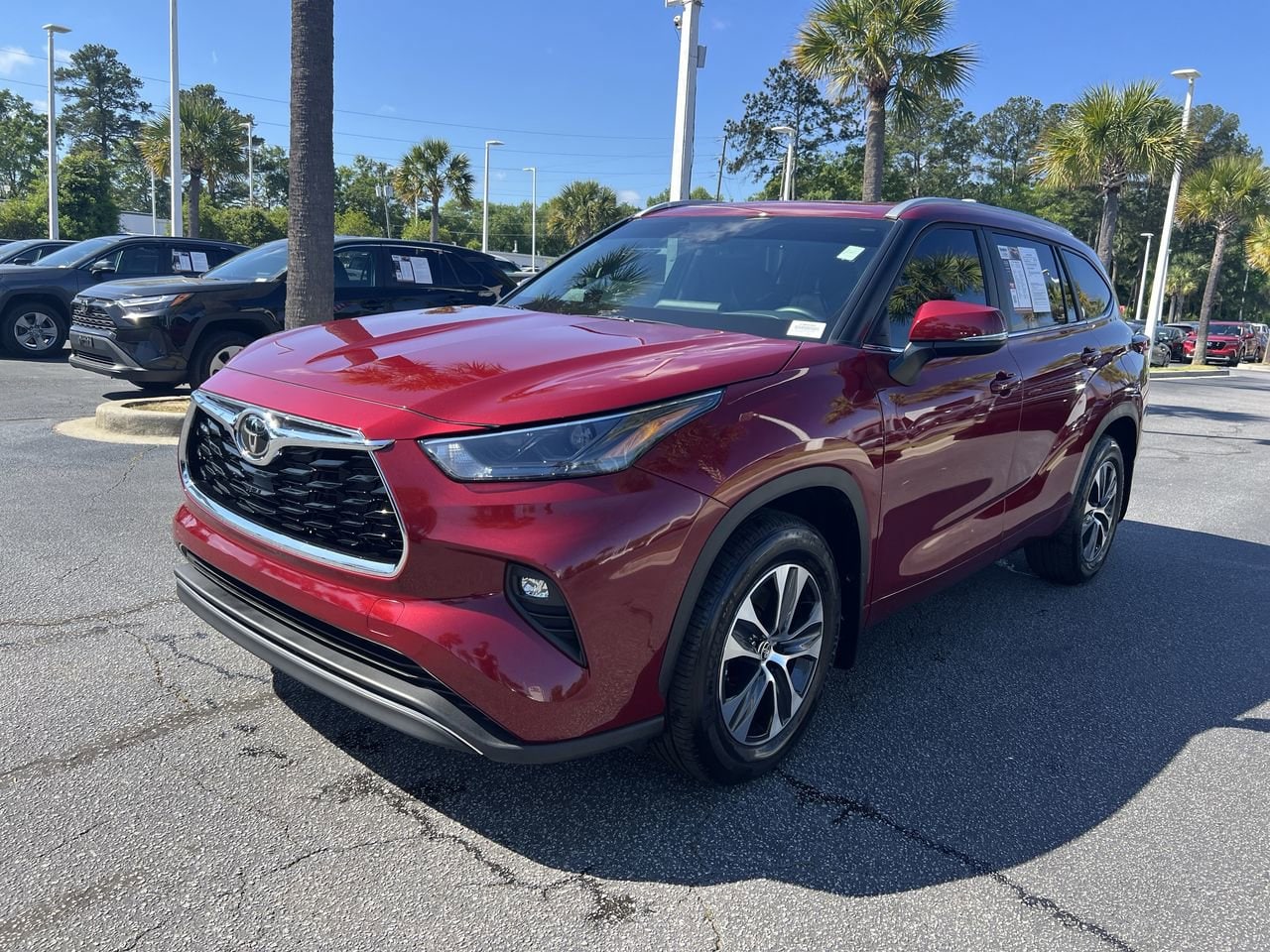 2025 Toyota Highlander XLE photo 4