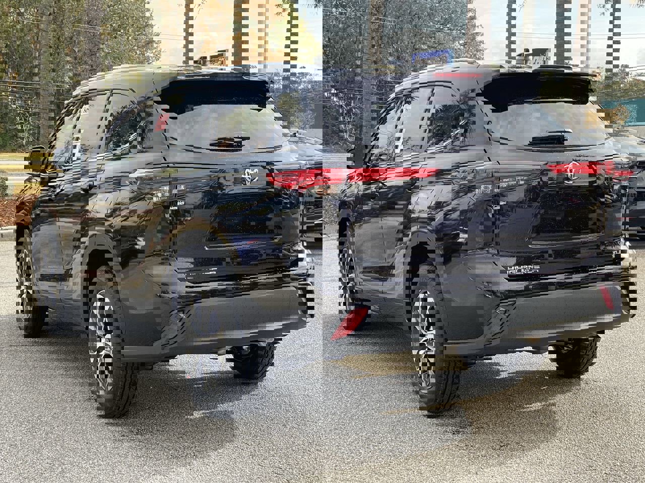 2021 Toyota Highlander XLE photo 6