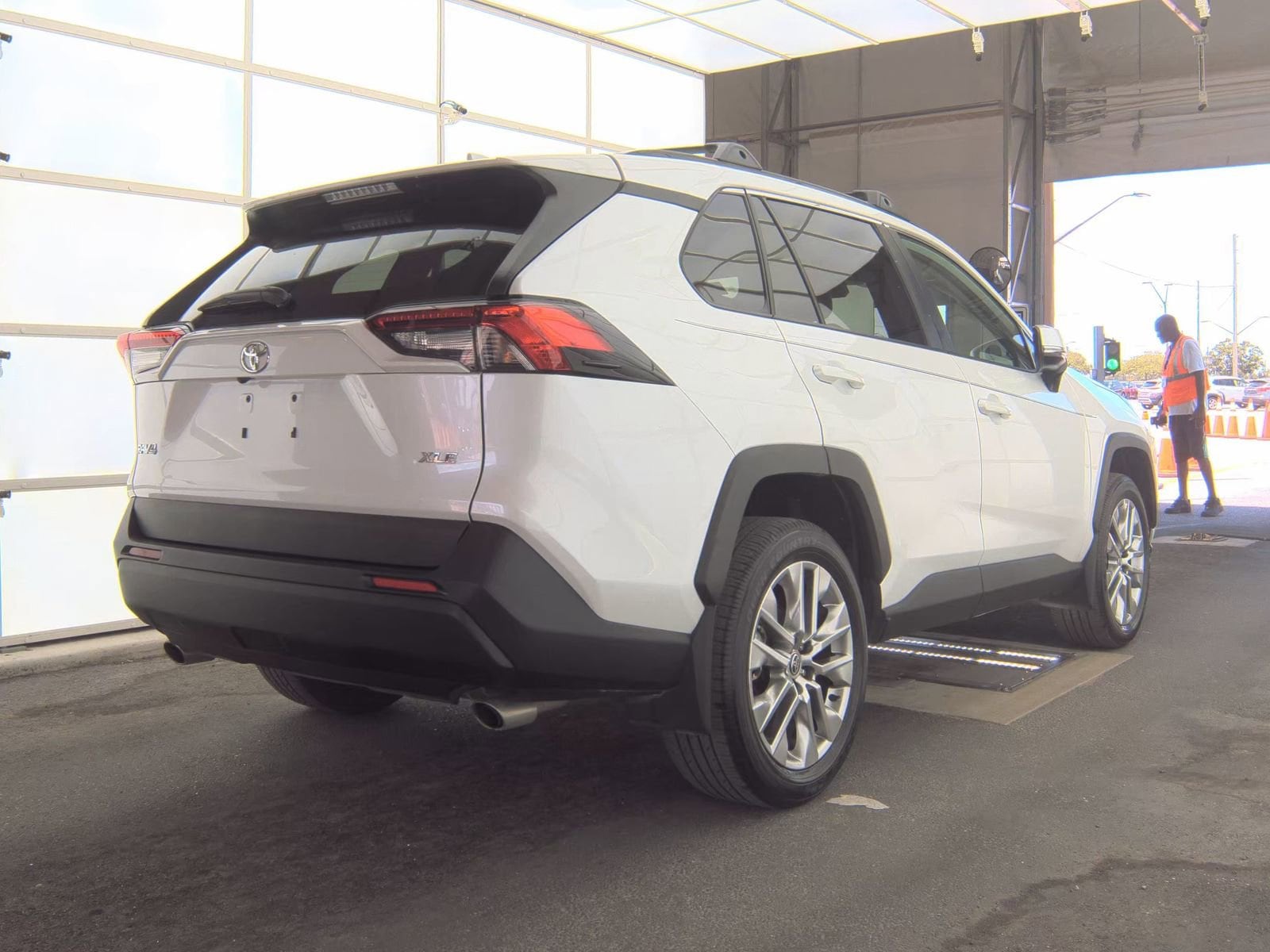 2025 Toyota RAV4 XLE Premium photo 5