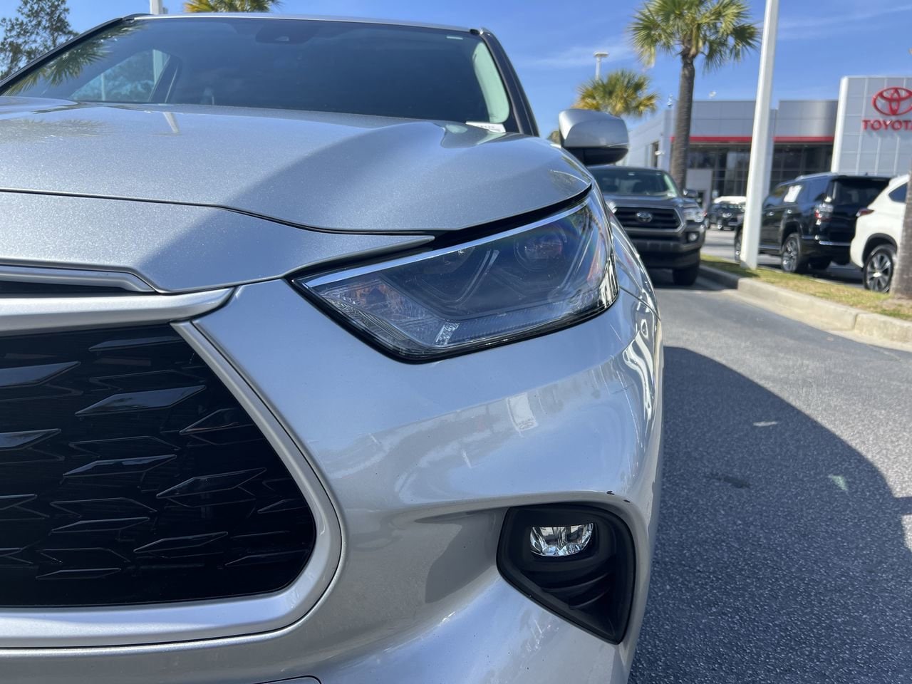 2024 Toyota Highlander LE photo 5