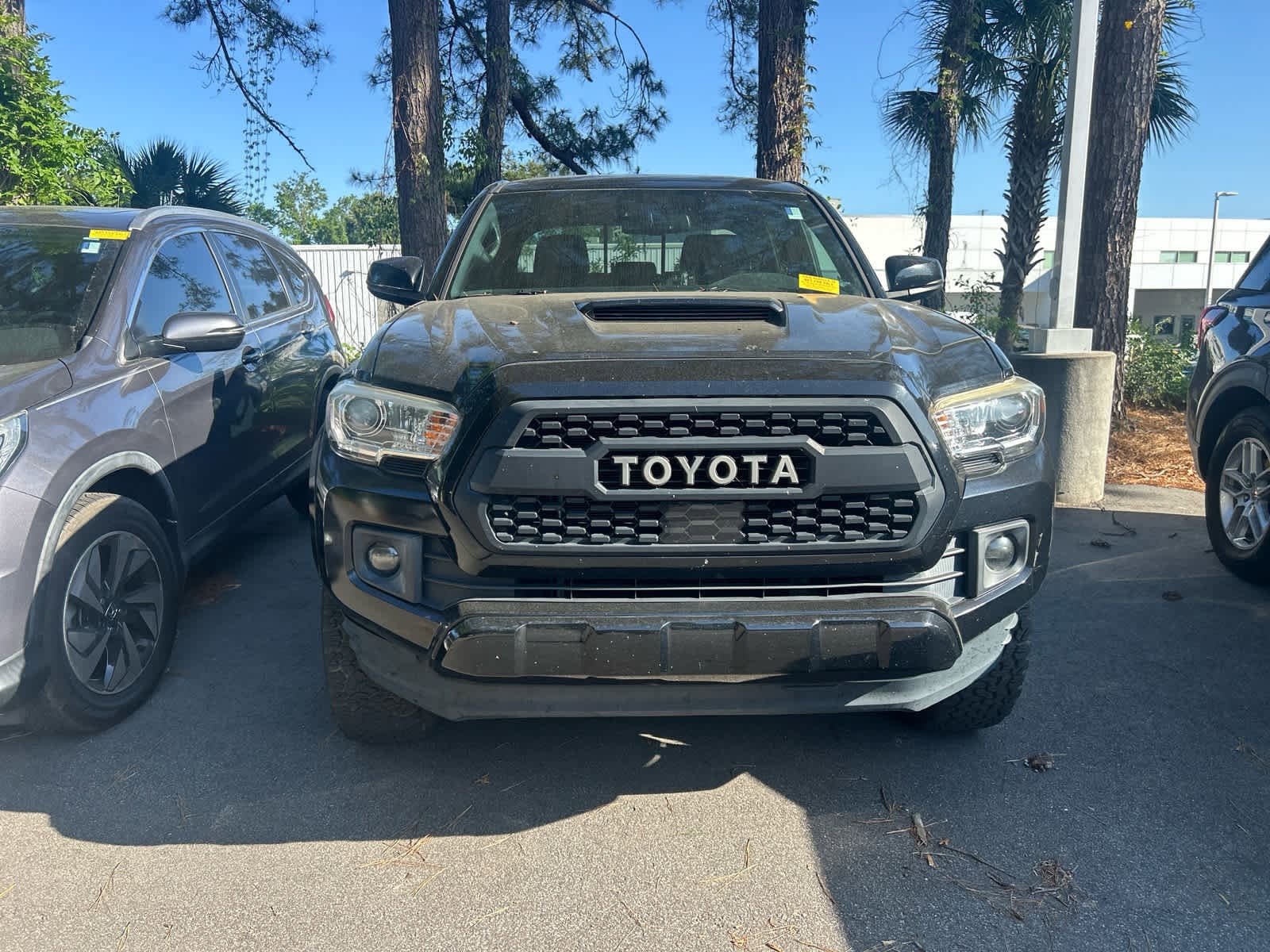 2018 Toyota Tacoma TRD Sport photo 2