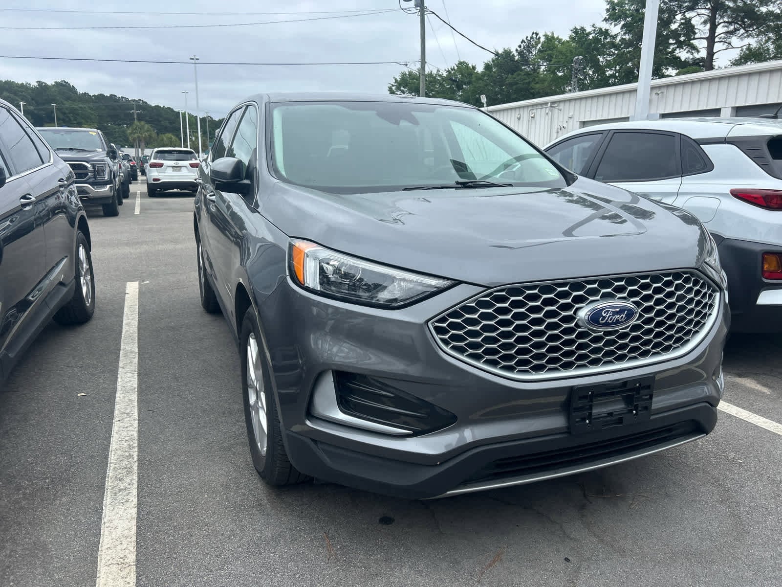 2023 Ford Edge SEL photo 5