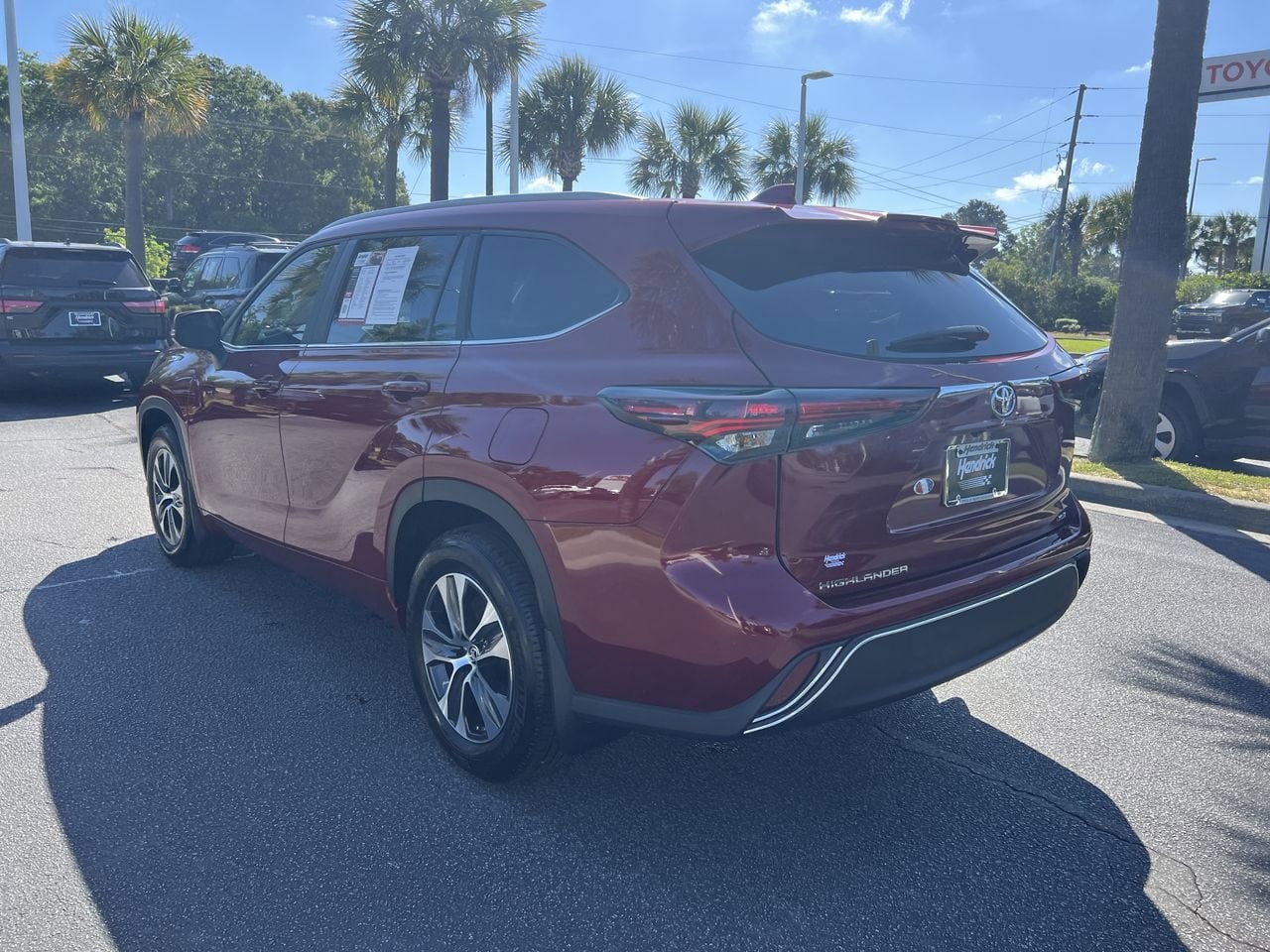 2025 Toyota Highlander XLE photo 3