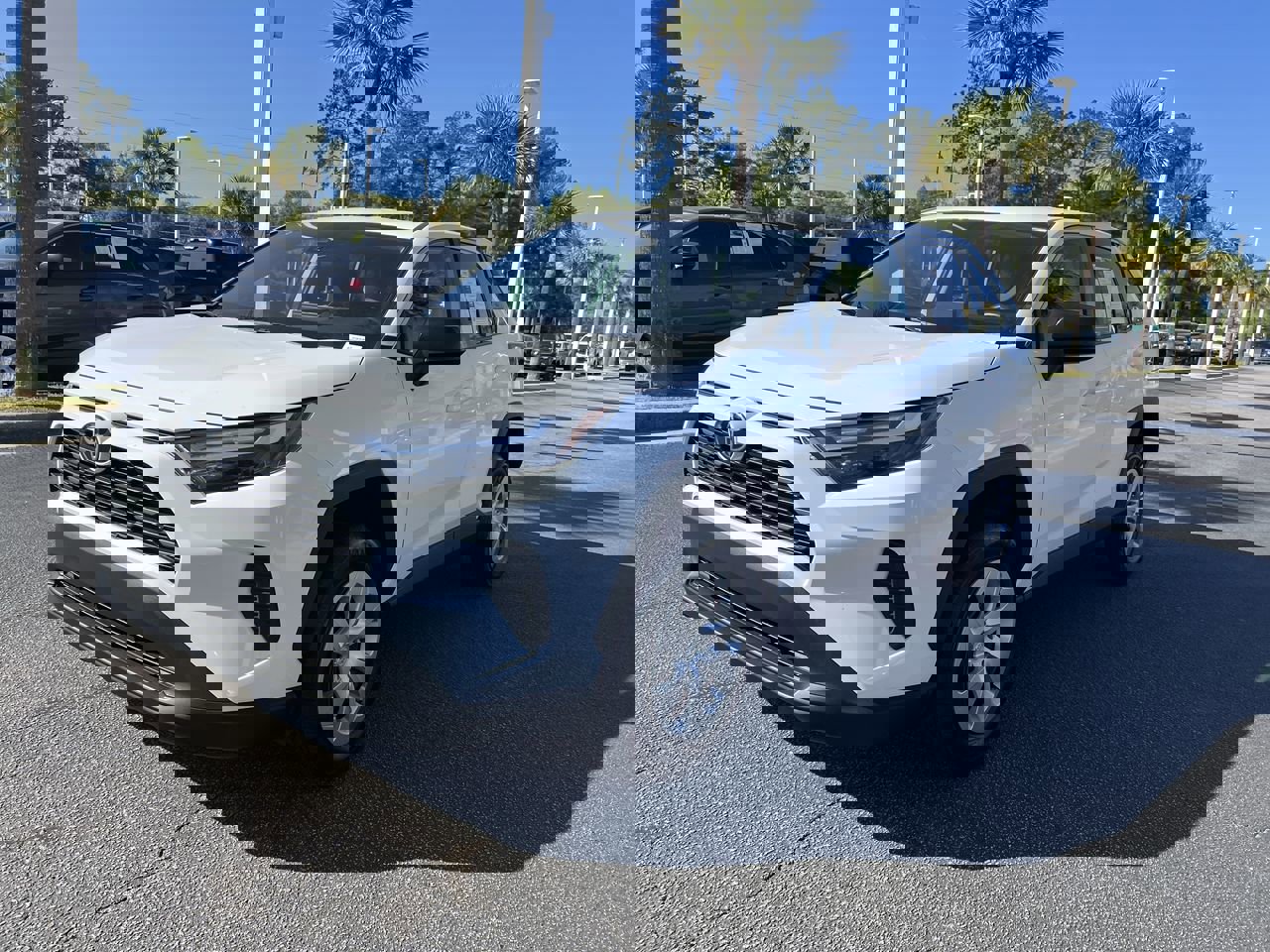 2023 Toyota RAV4 LE photo 4
