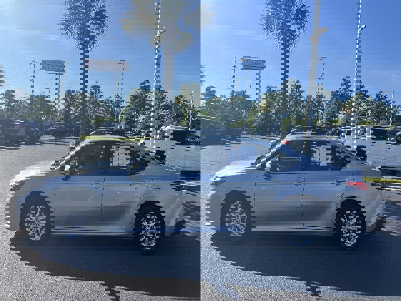 2025 Toyota Camry LE photo 6