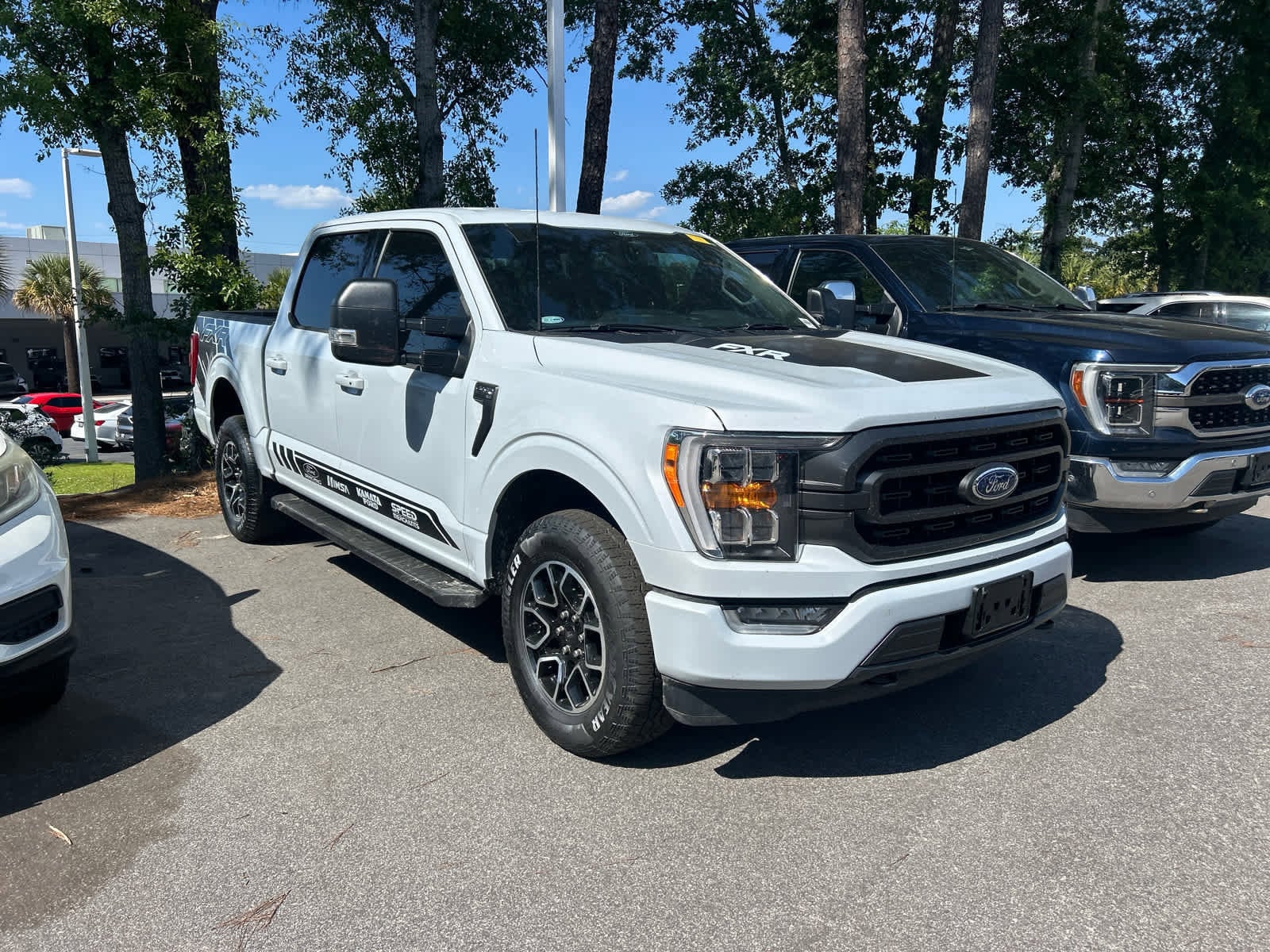 2022 Ford F-150 XLT photo 2