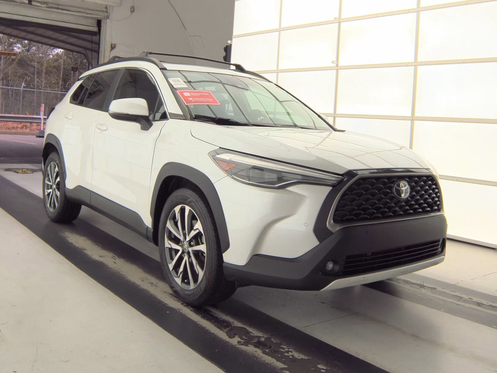 2022 Toyota Corolla Cross XLE photo 4