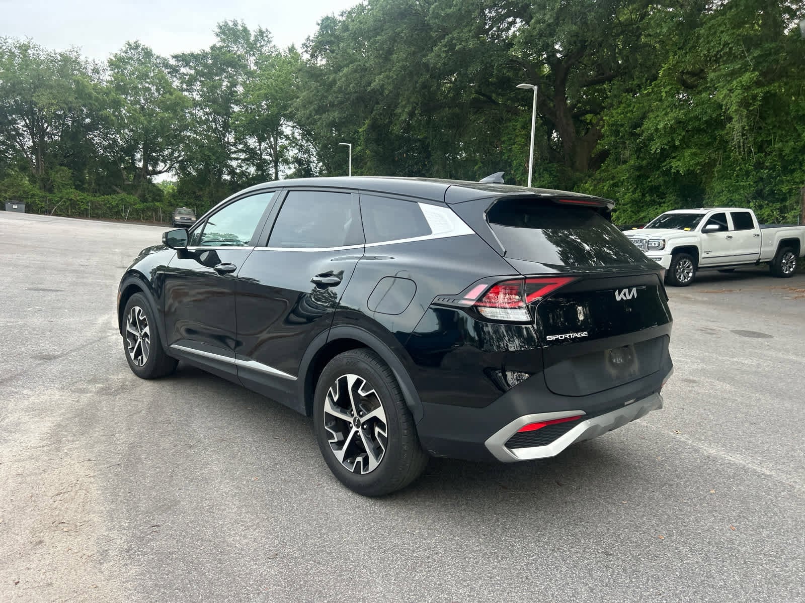 2023 Kia Sportage EX photo 2