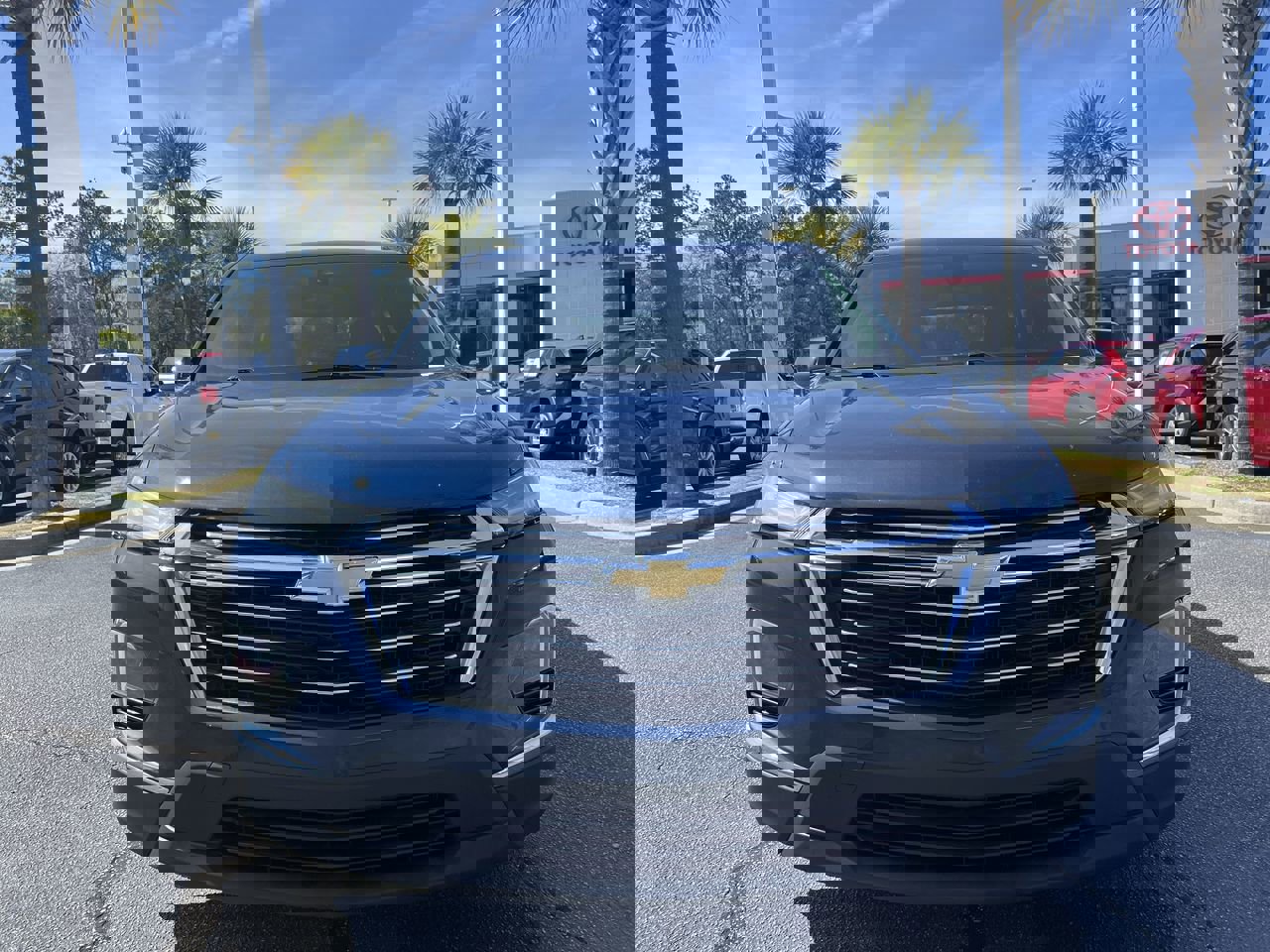 2023 Chevrolet Traverse LT Cloth photo 2