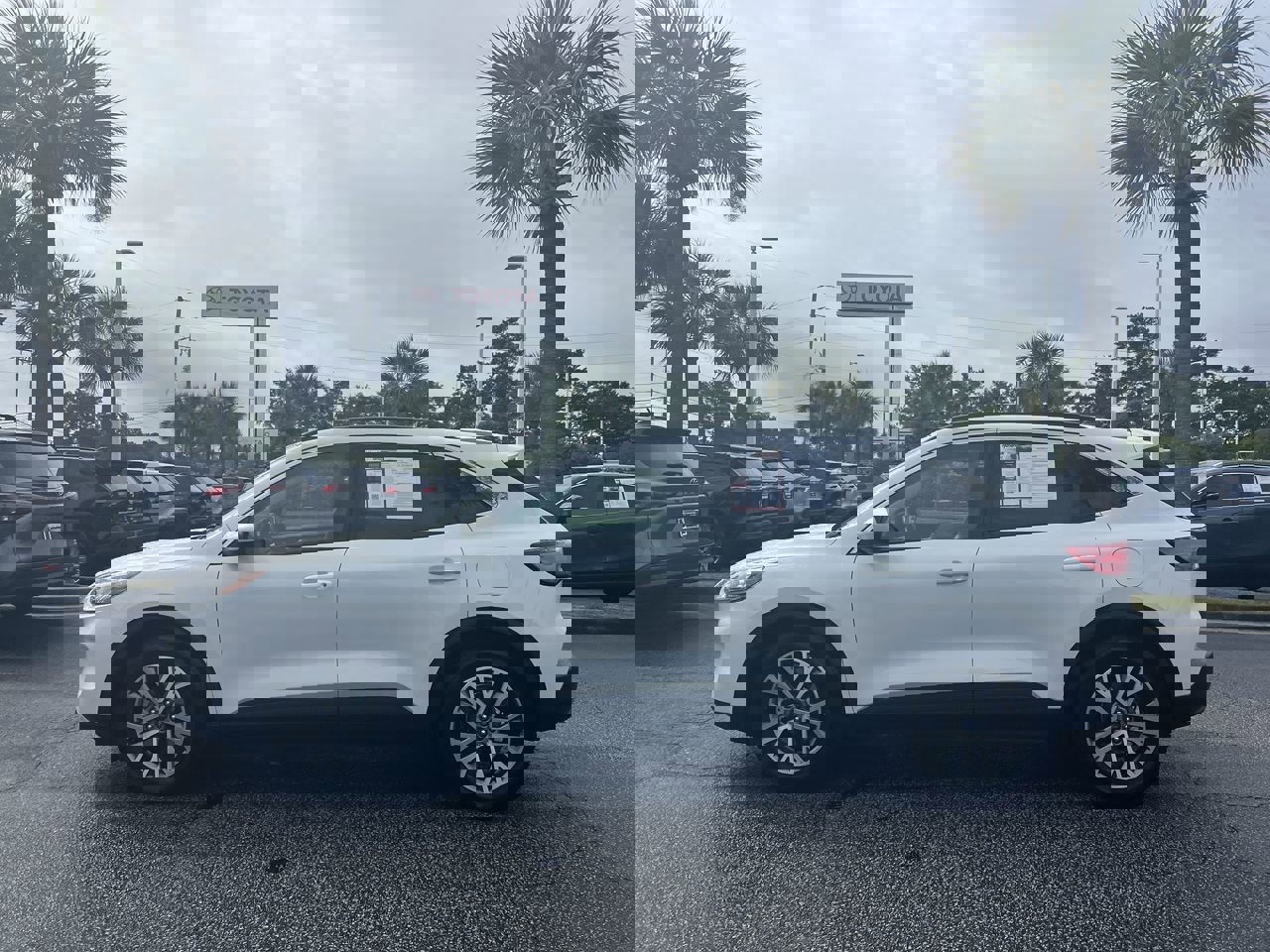 2022 Ford Escape SEL photo 5