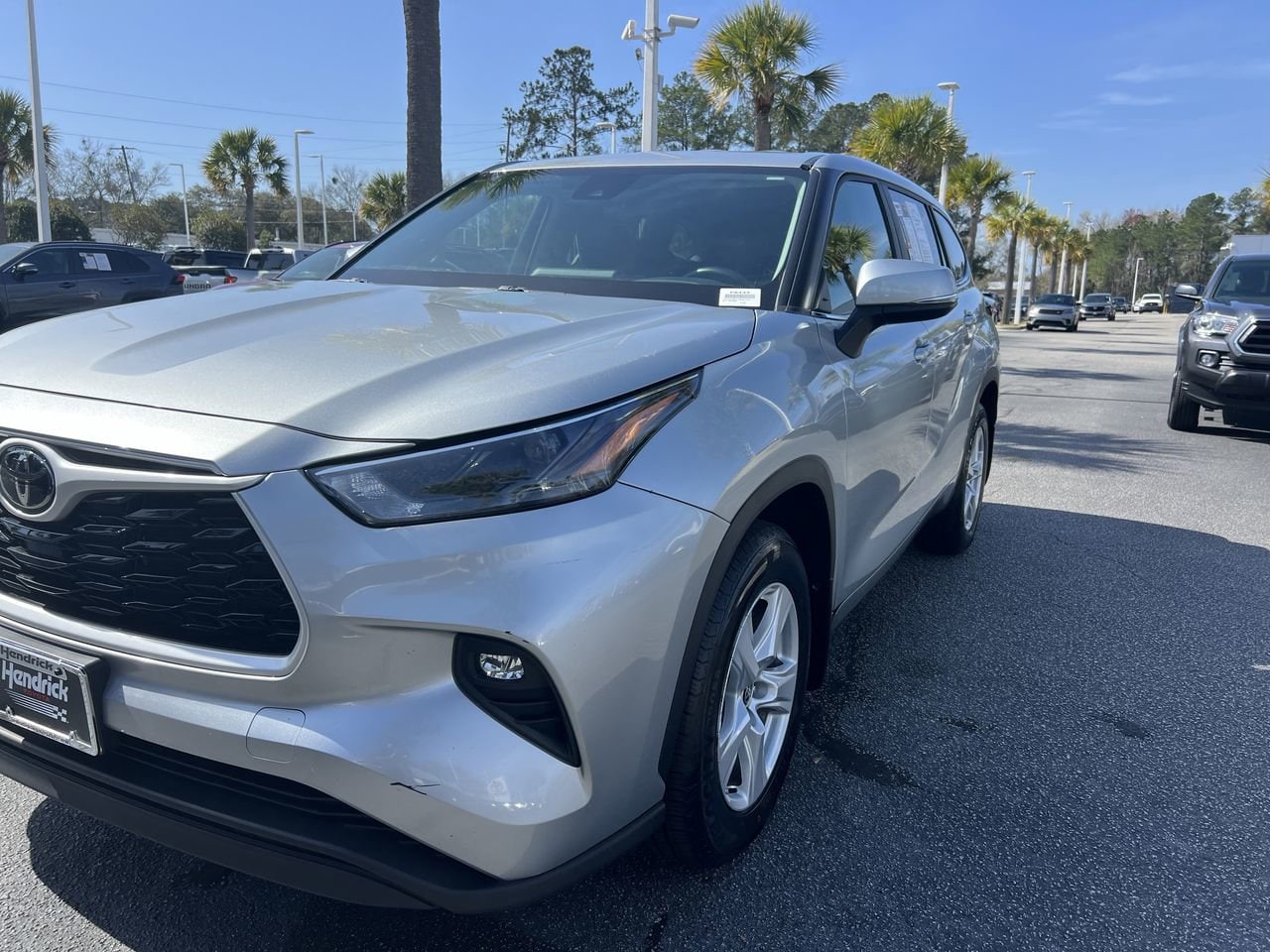 2024 Toyota Highlander LE photo 4