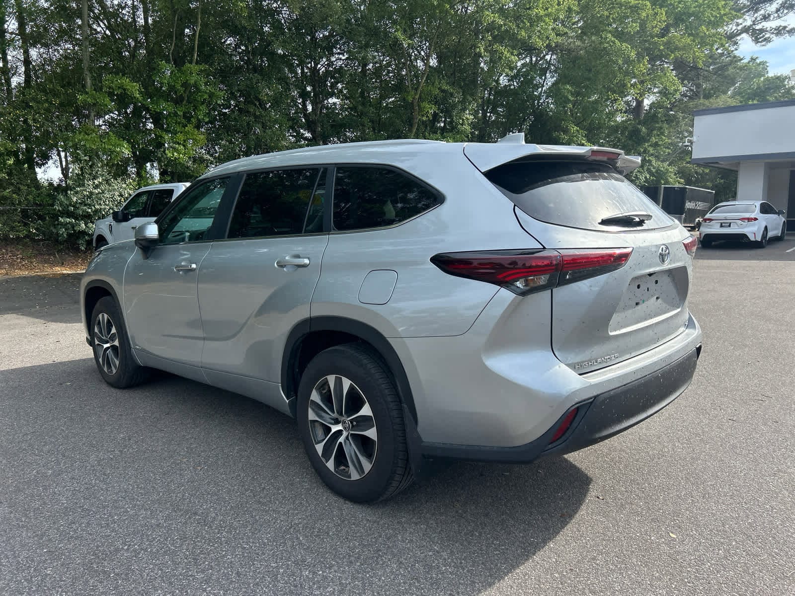 2025 Toyota Highlander Hybrid XLE photo 2