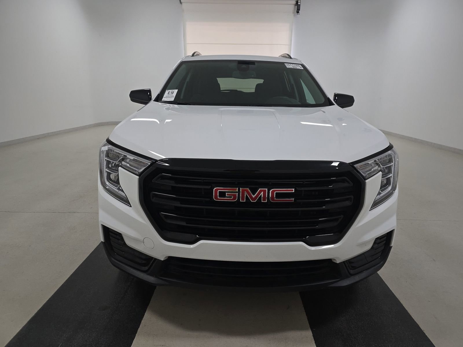 2022 GMC Terrain SLE photo 2