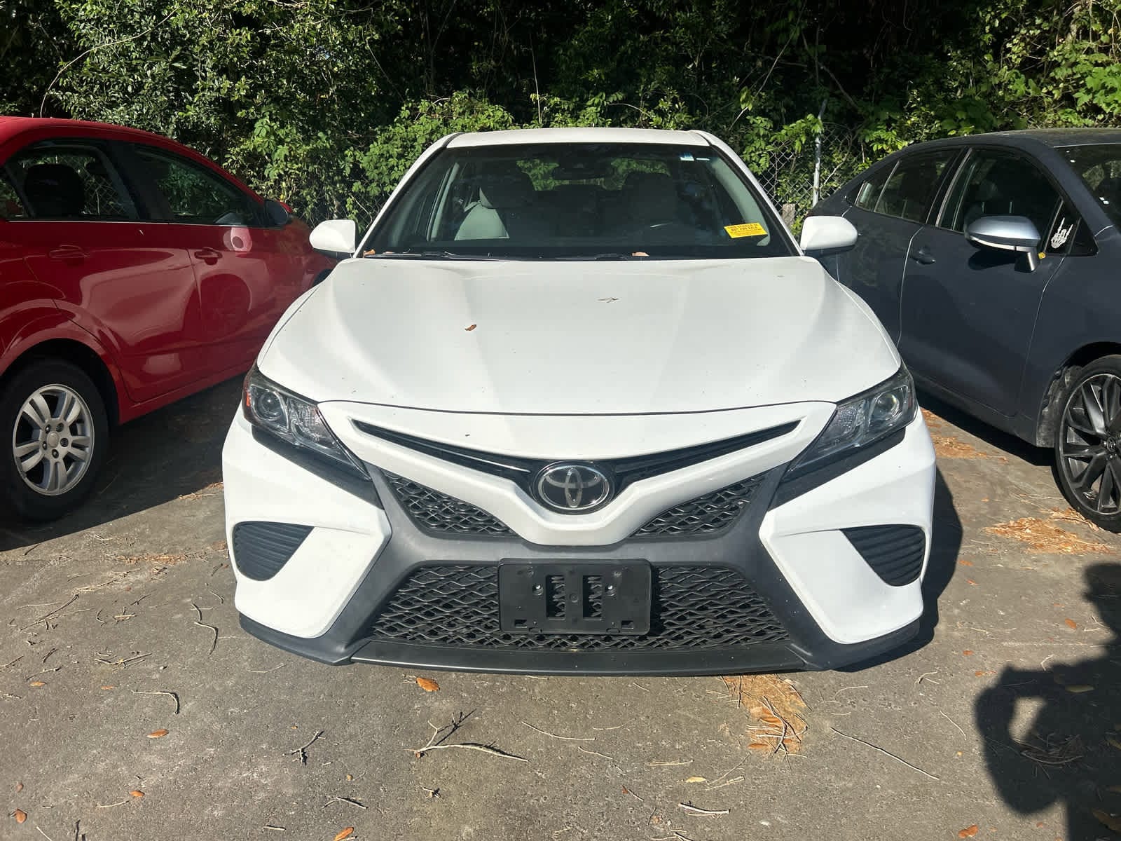 2018 Toyota Camry SE photo 2