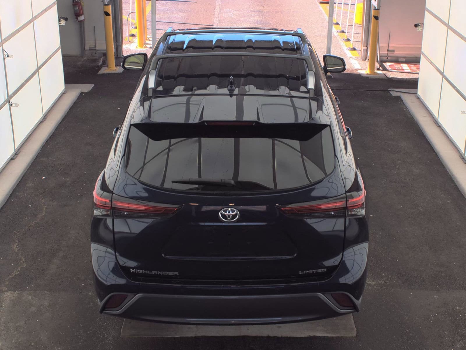 2023 Toyota Highlander Limited photo 6