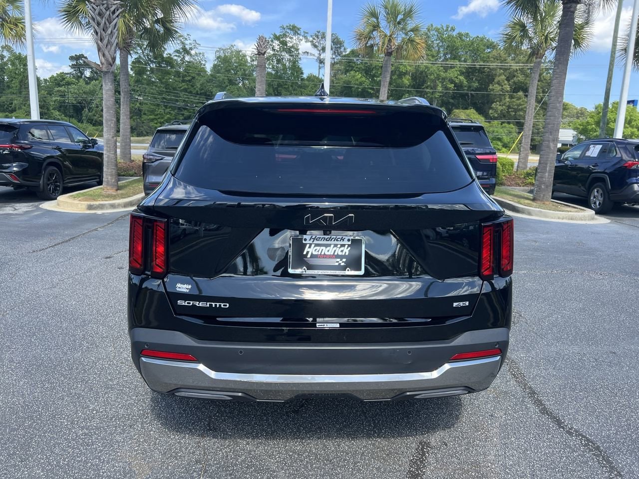 2025 Kia Sorento S photo 3
