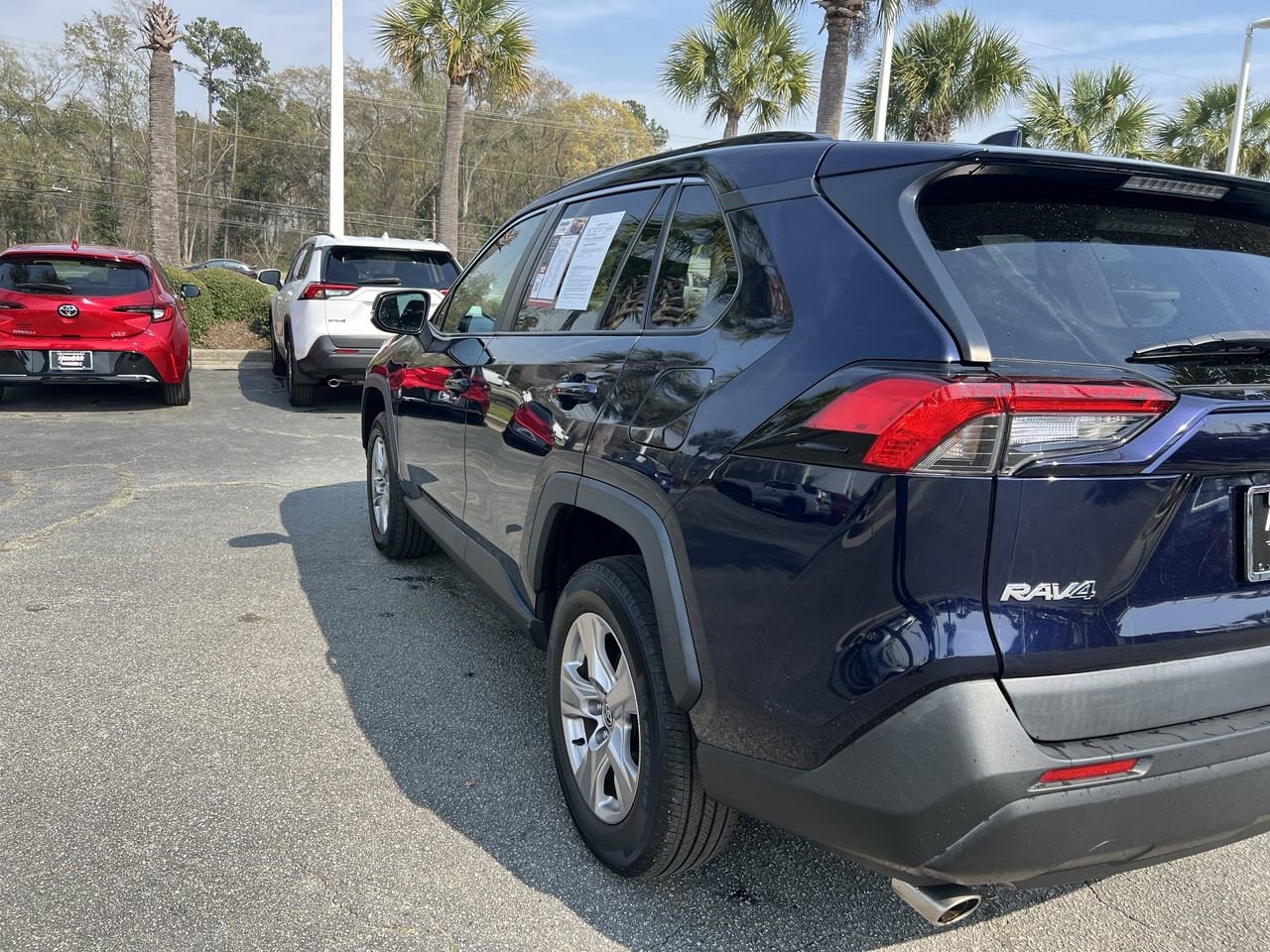 2022 Toyota RAV4 XLE photo 3