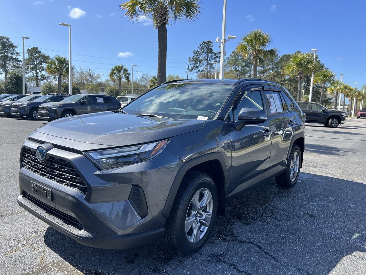 2022 Toyota RAV4 Hybrid XLE photo 4