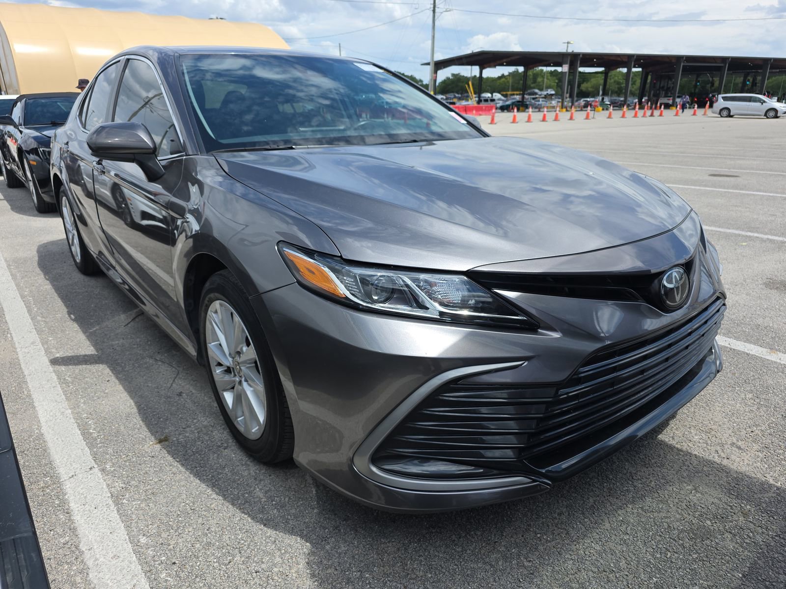 2023 Toyota Camry LE photo 2
