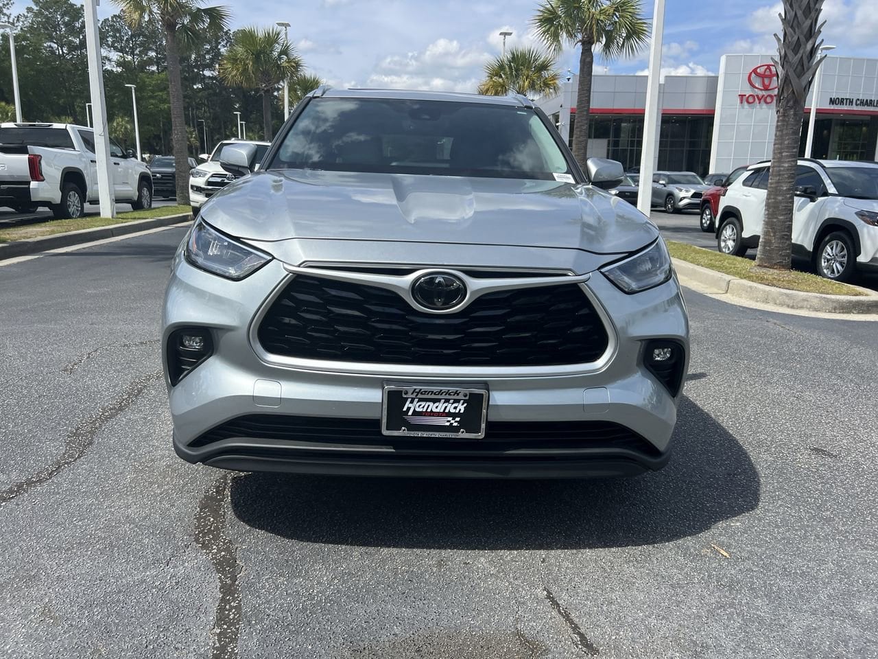 2020 Toyota Highlander XLE photo 2