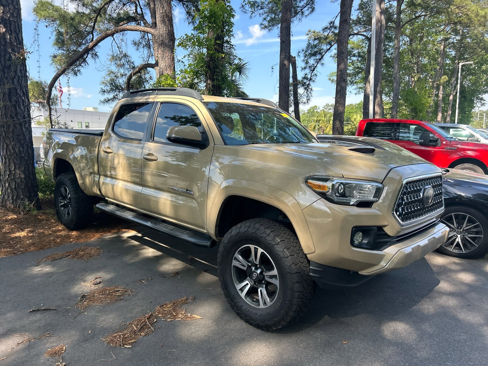 2018 Toyota Tacoma TRD Sport photo 3