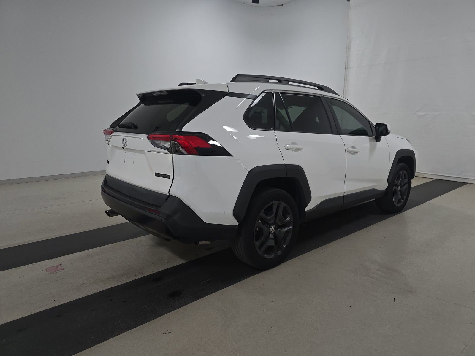 2023 Toyota RAV4 Adventure photo 4