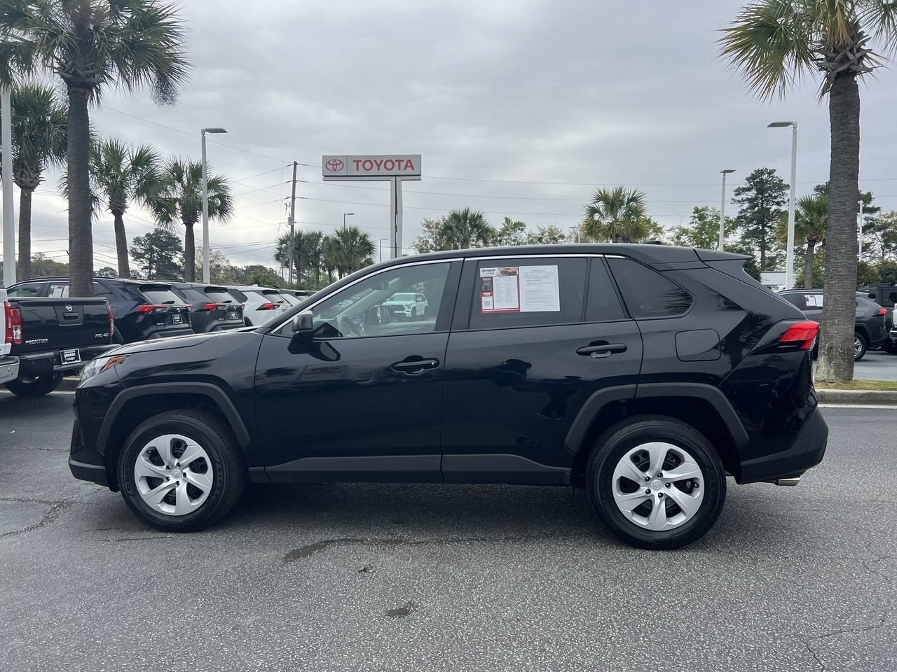 2025 Toyota RAV4 LE photo 6