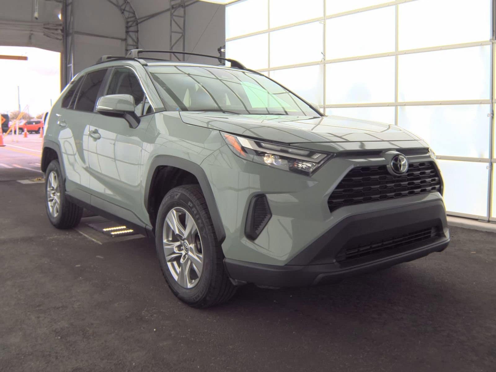 2023 Toyota RAV4 XLE photo 5