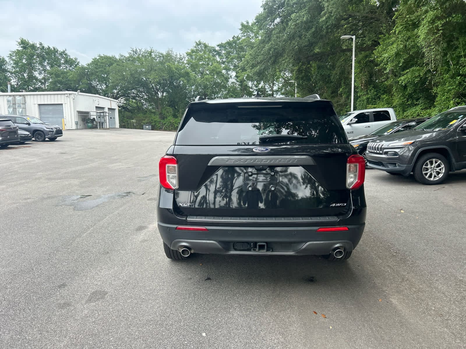 2023 Ford Explorer XLT photo 3