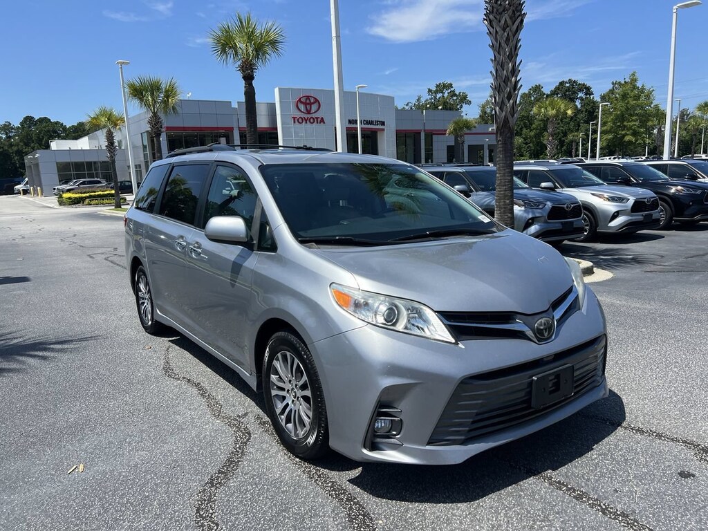 Used 2018 Toyota Sienna XLE Auto Access Seat Minivan