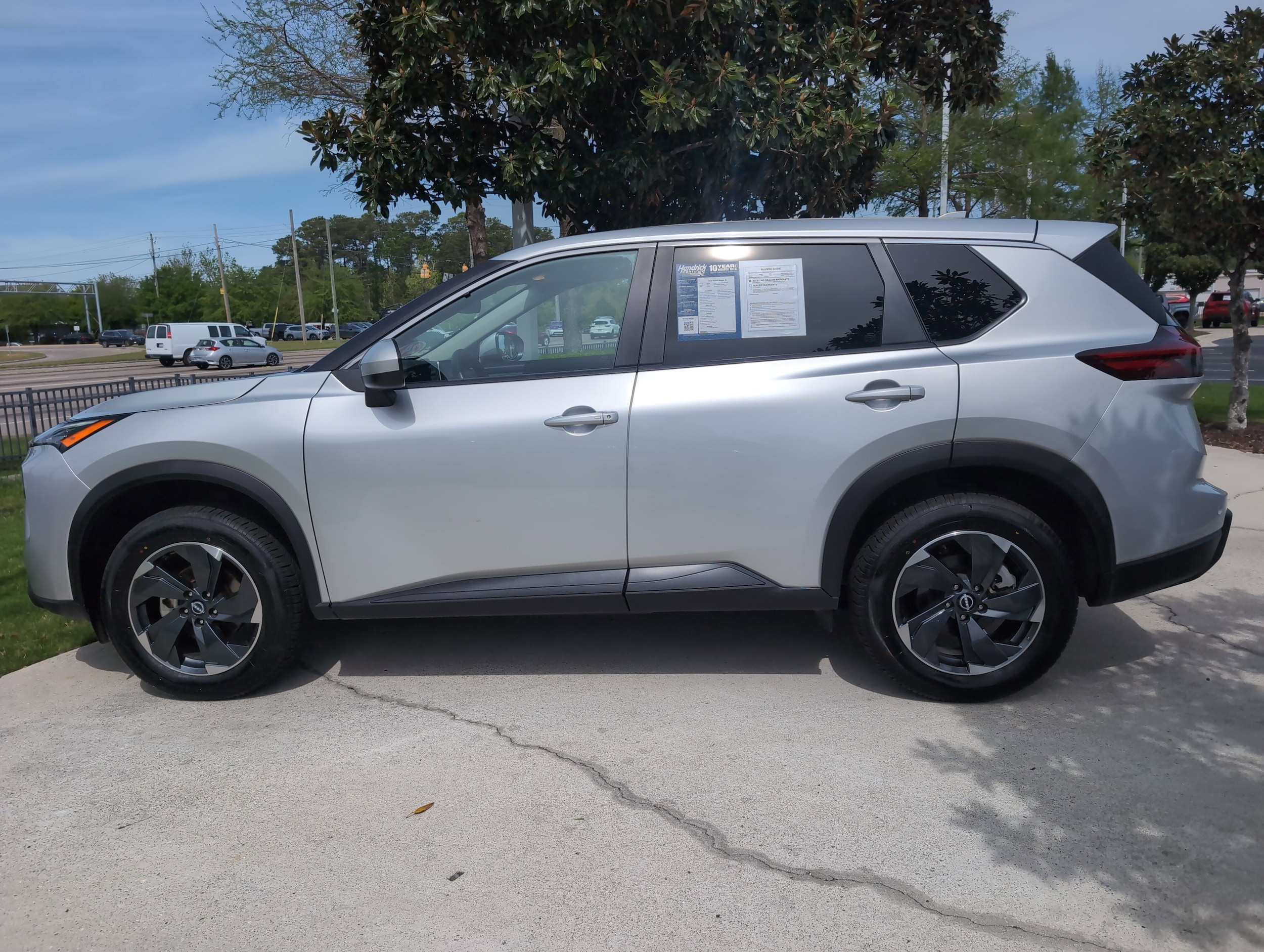 2024 Nissan Rogue SV photo 6