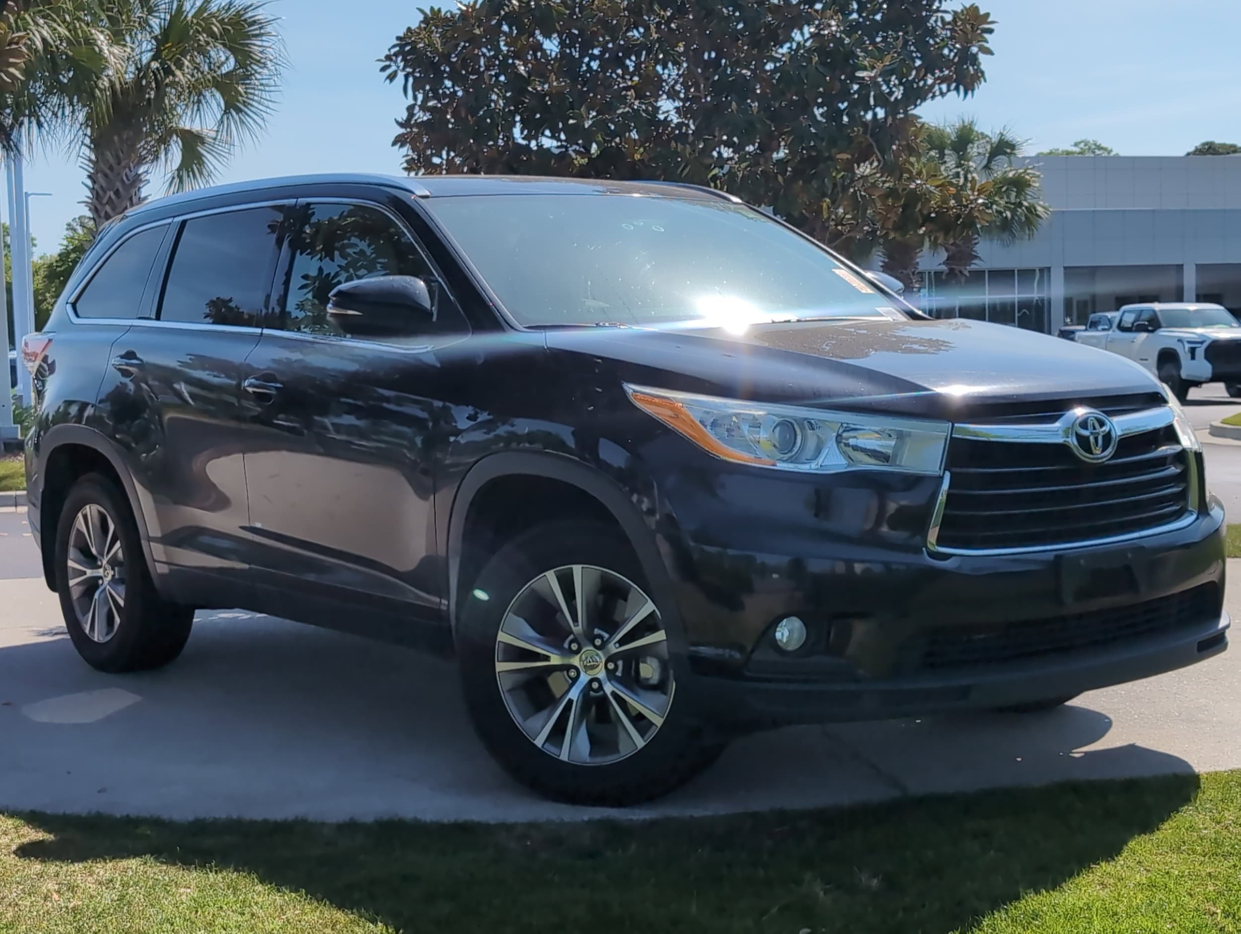 2014 Toyota Highlander XLE photo 2