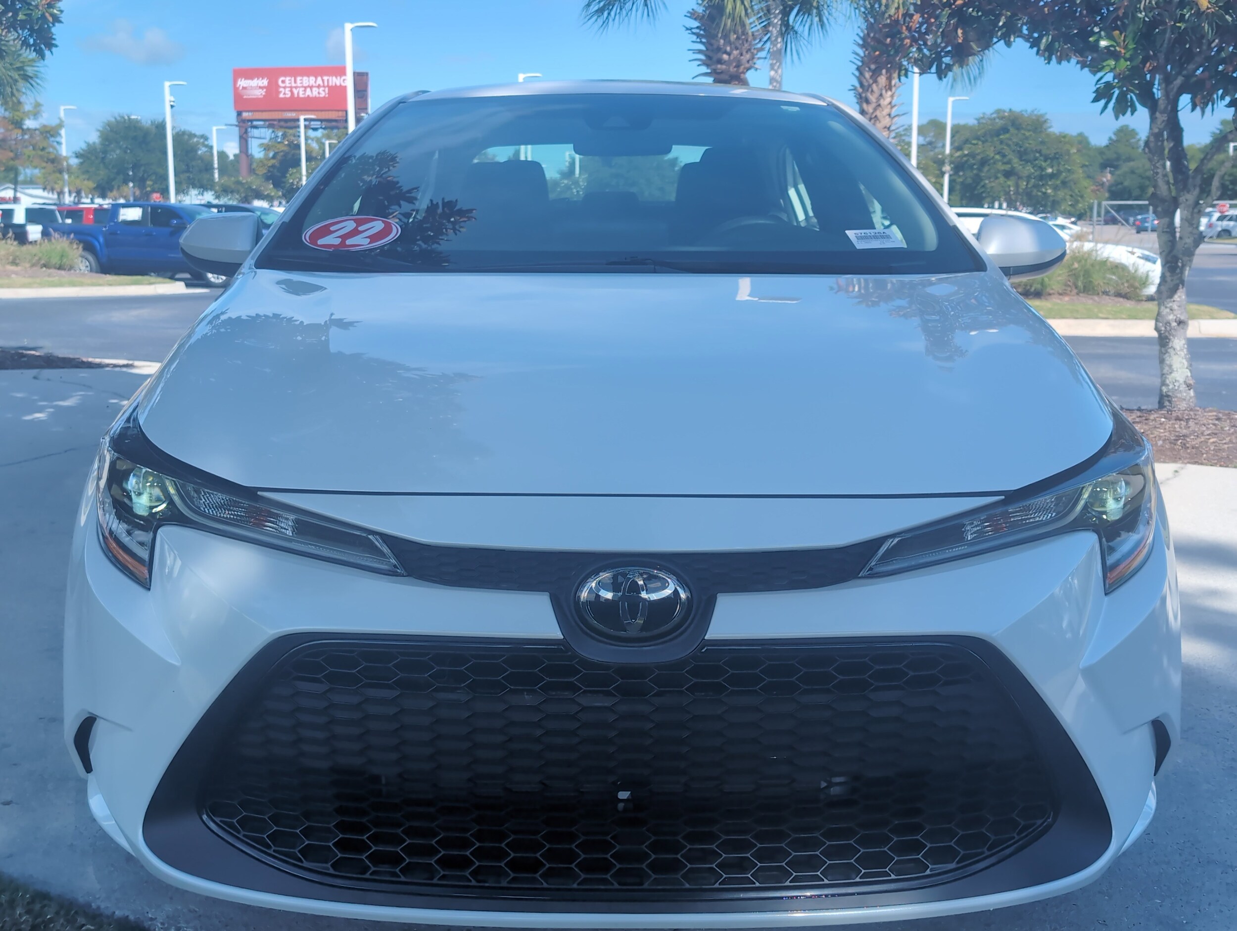 2022 Toyota Corolla LE photo 2