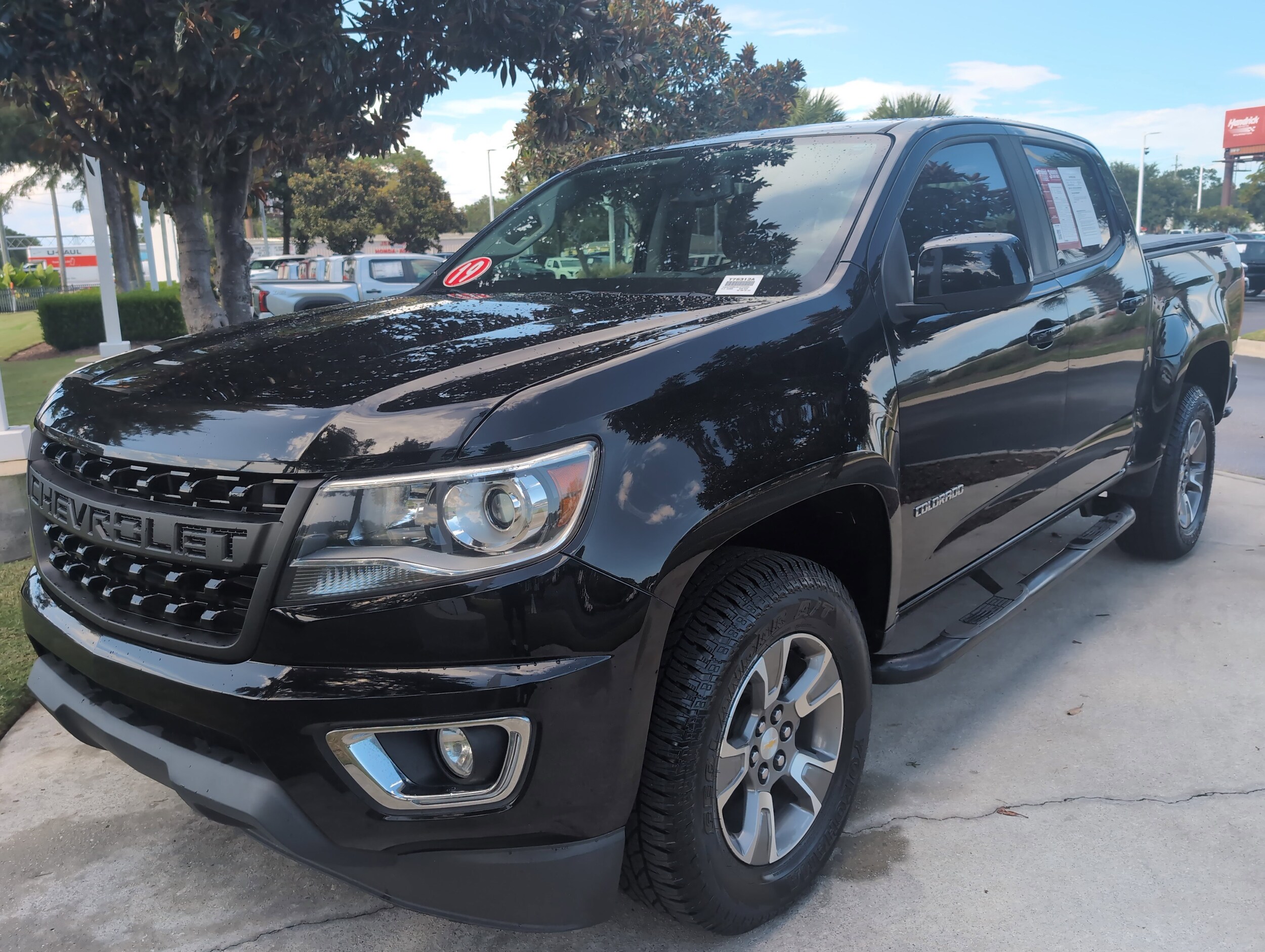 2019 Chevrolet Colorado Z71 photo 2