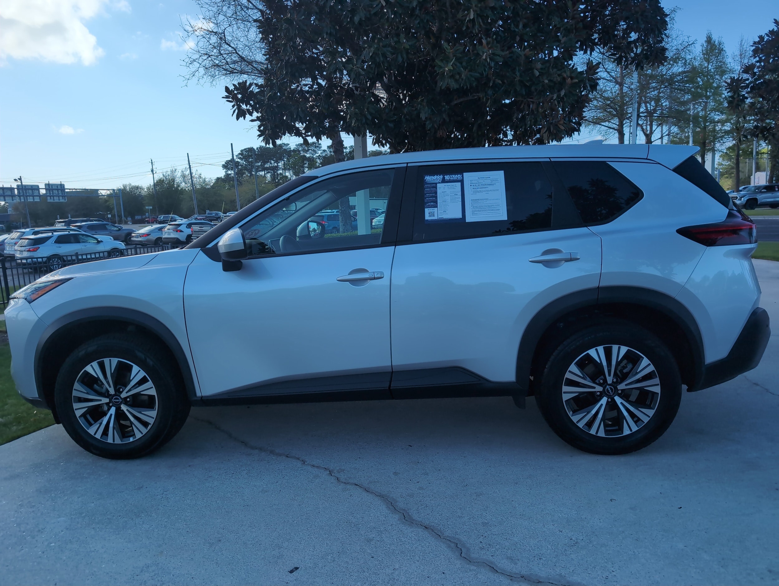 2023 Nissan Rogue SV photo 6