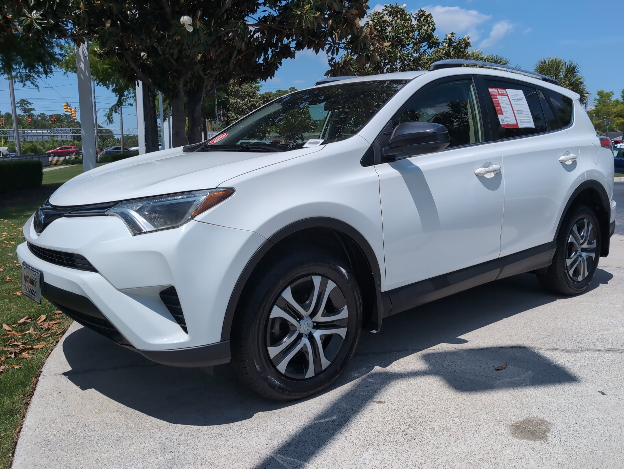 2018 Toyota RAV4 LE photo 4