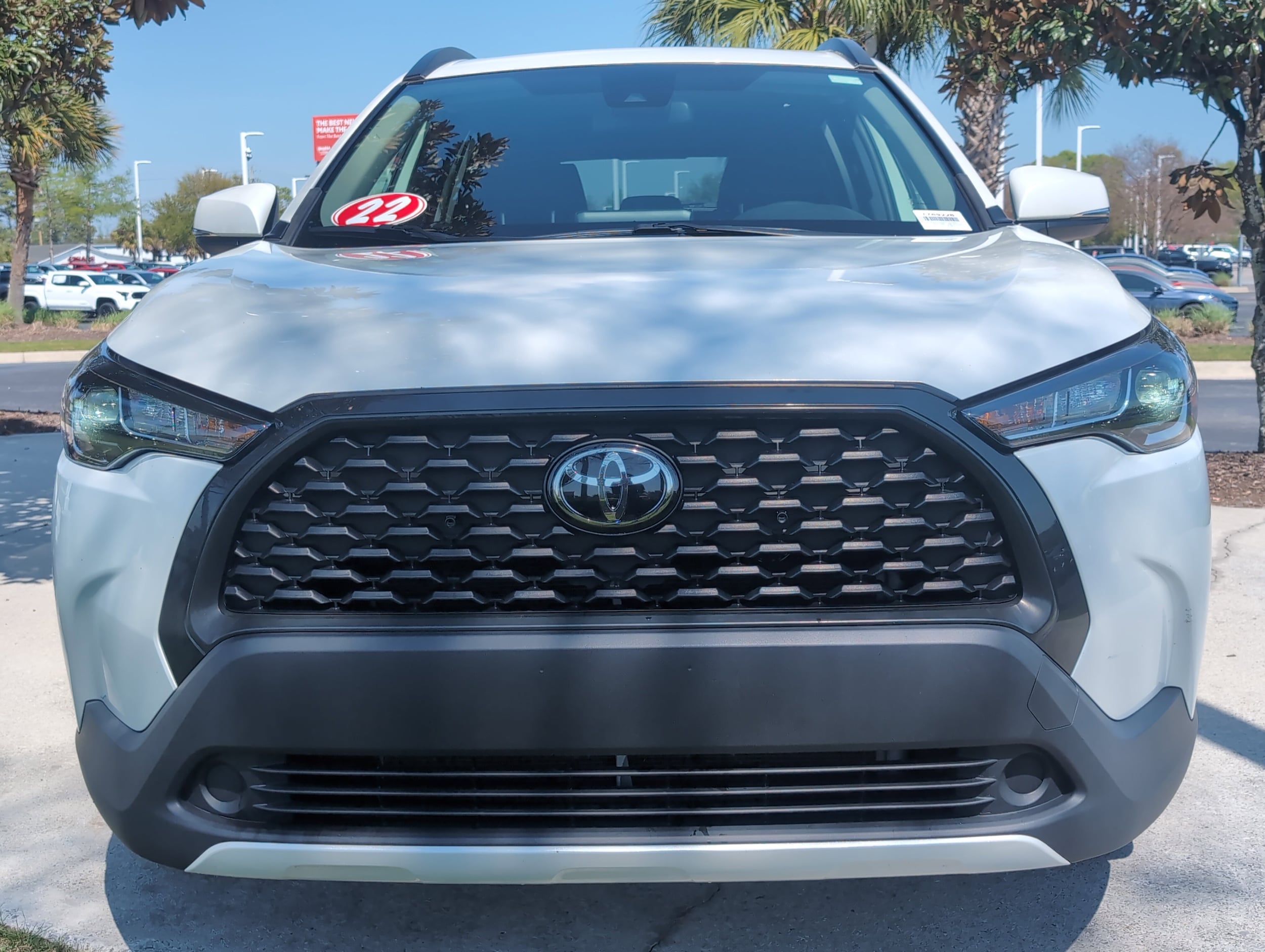 2022 Toyota Corolla Cross LE photo 2