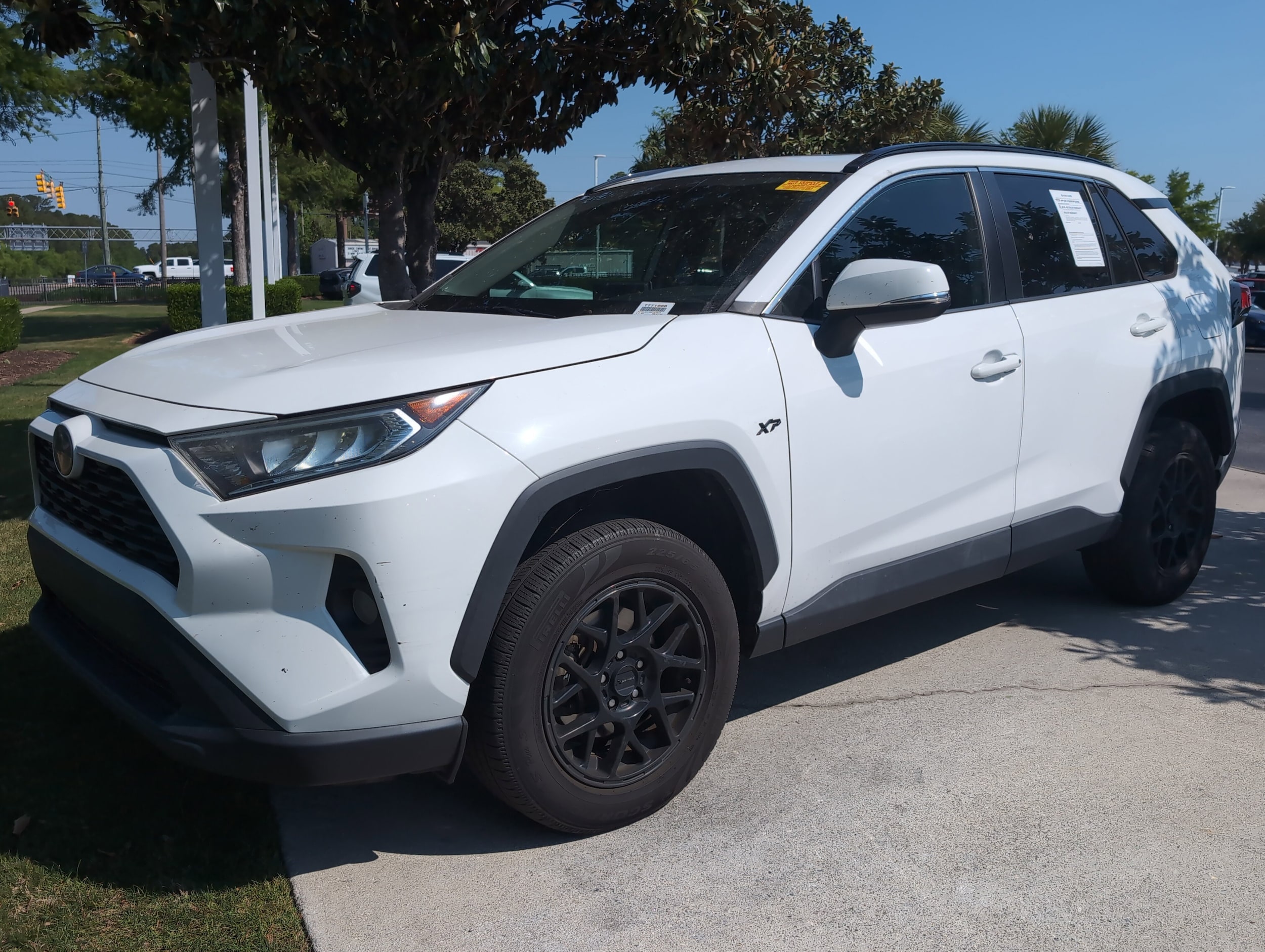 2021 Toyota RAV4 XLE photo 5