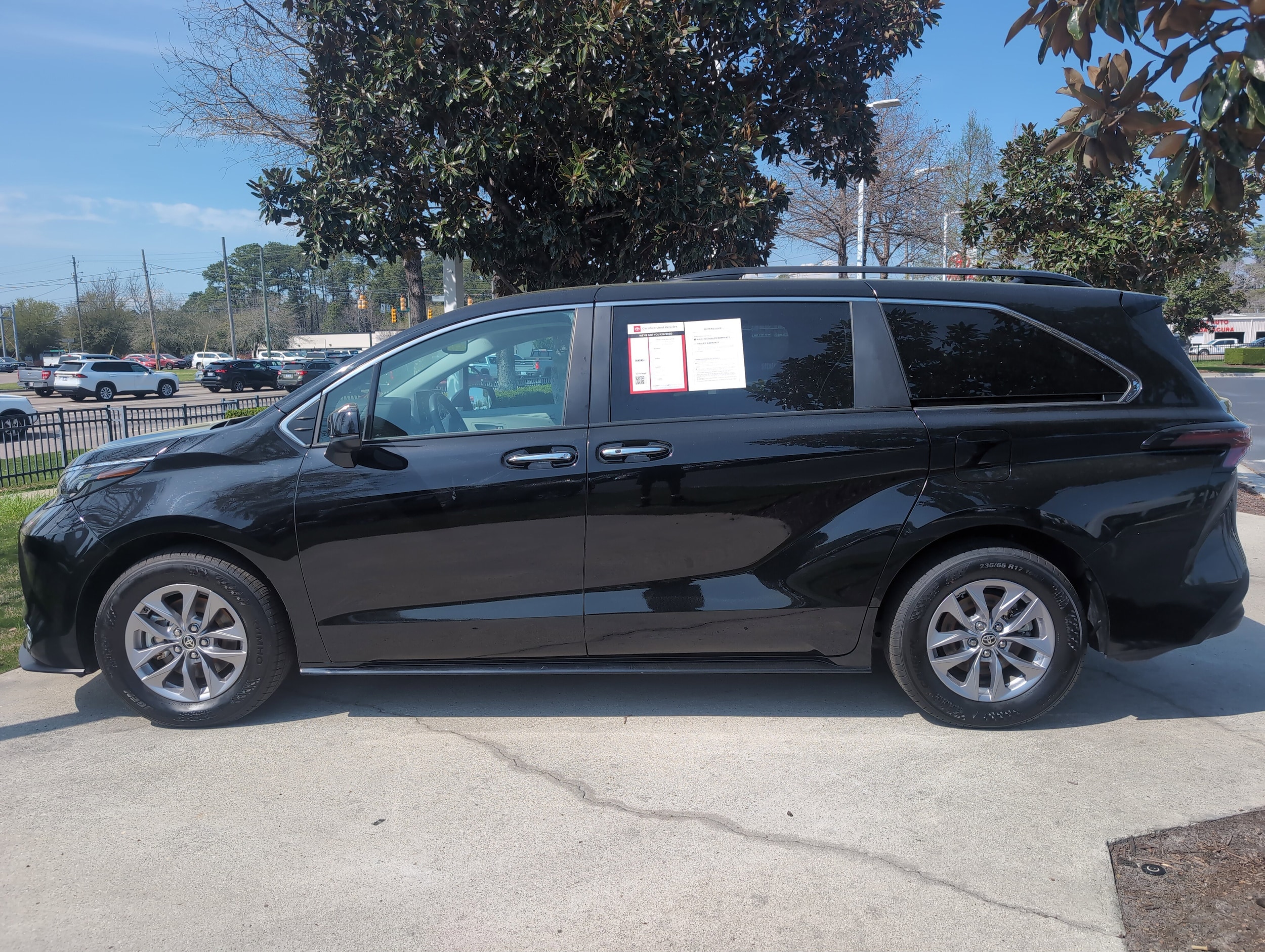 2024 Toyota Sienna XLE photo 5