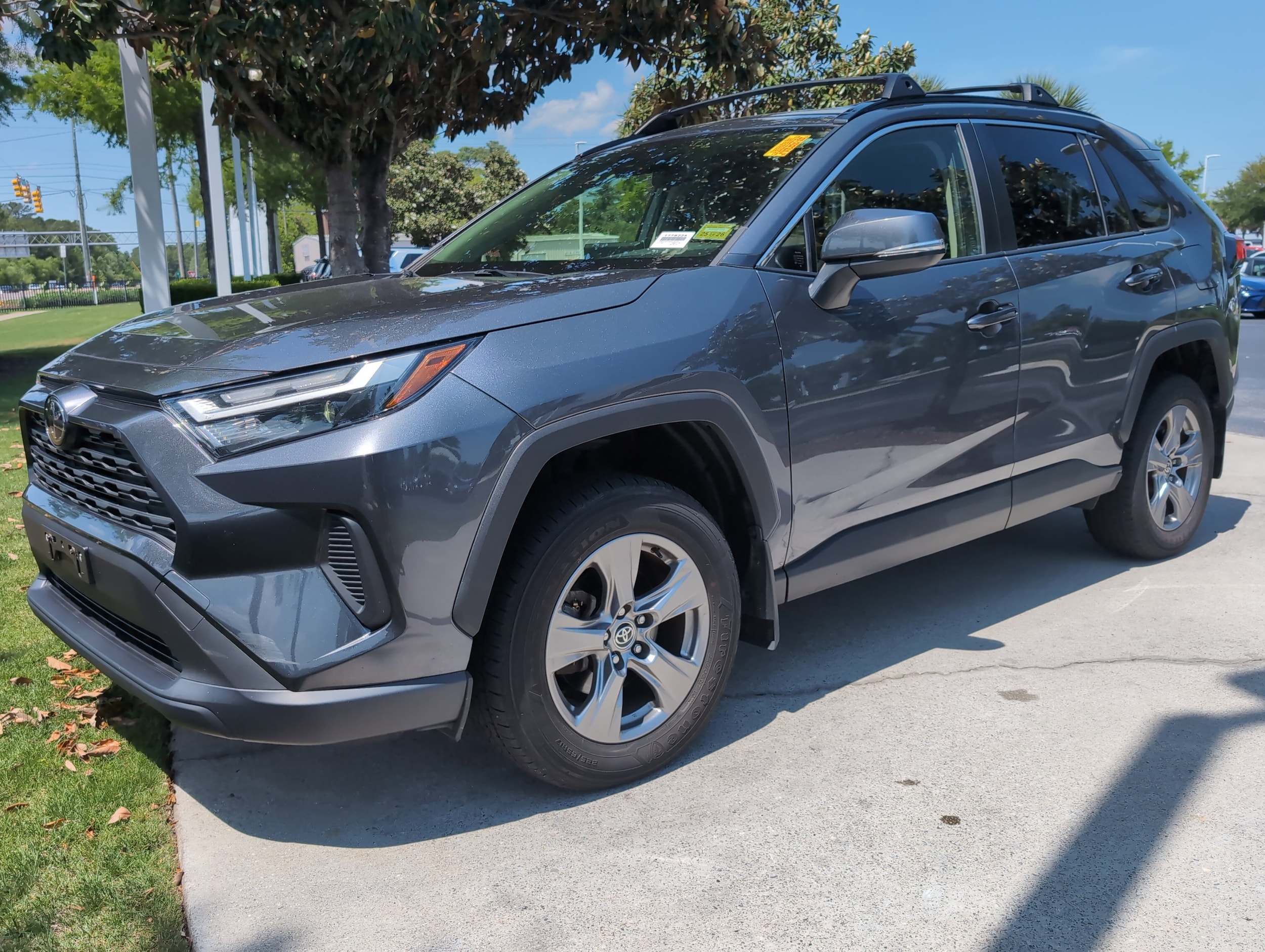 2023 Toyota RAV4 XLE photo 4