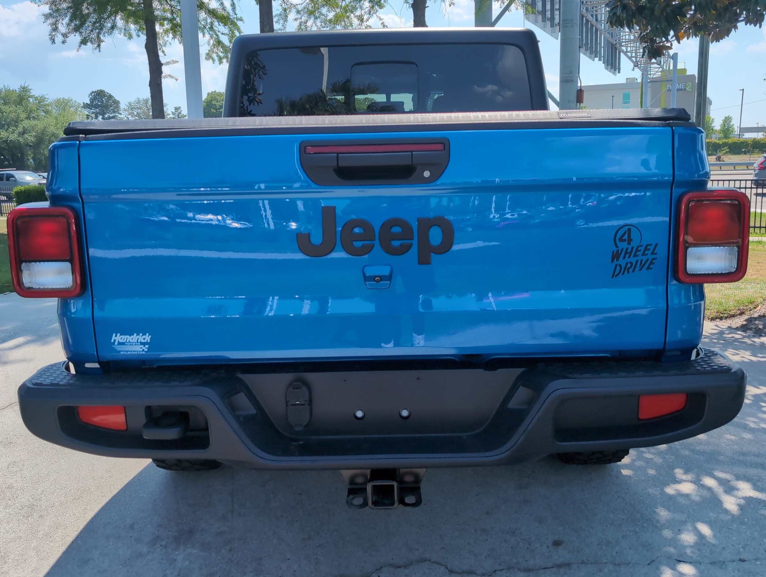 2023 Jeep Gladiator Willys photo 3