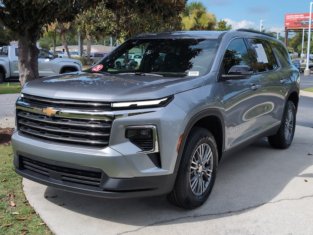Used 2025 Chevrolet Traverse AWD LT SUV