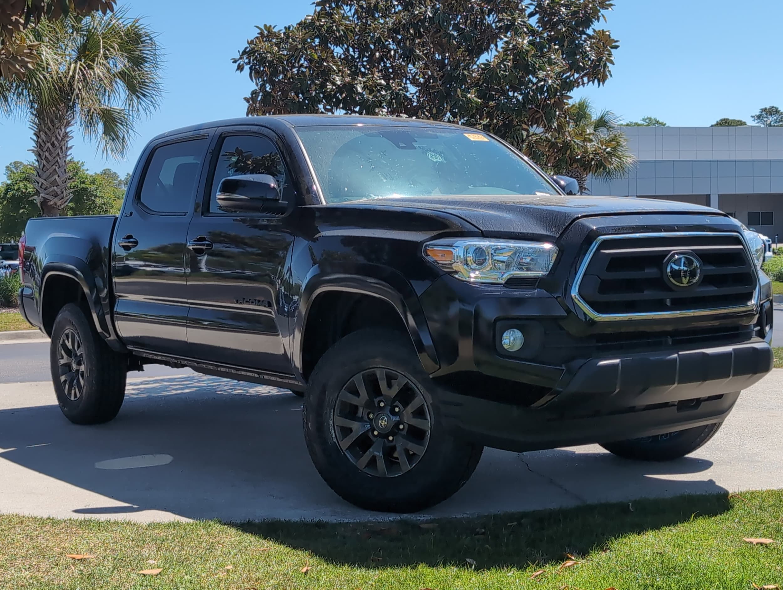 2023 Toyota Tacoma 4WD SR5 photo 2