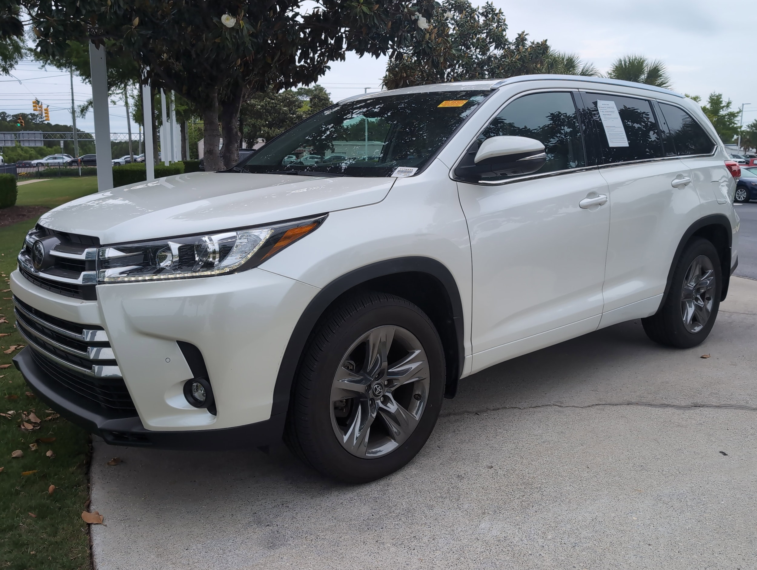 2019 Toyota Highlander Limited Platinum photo 4