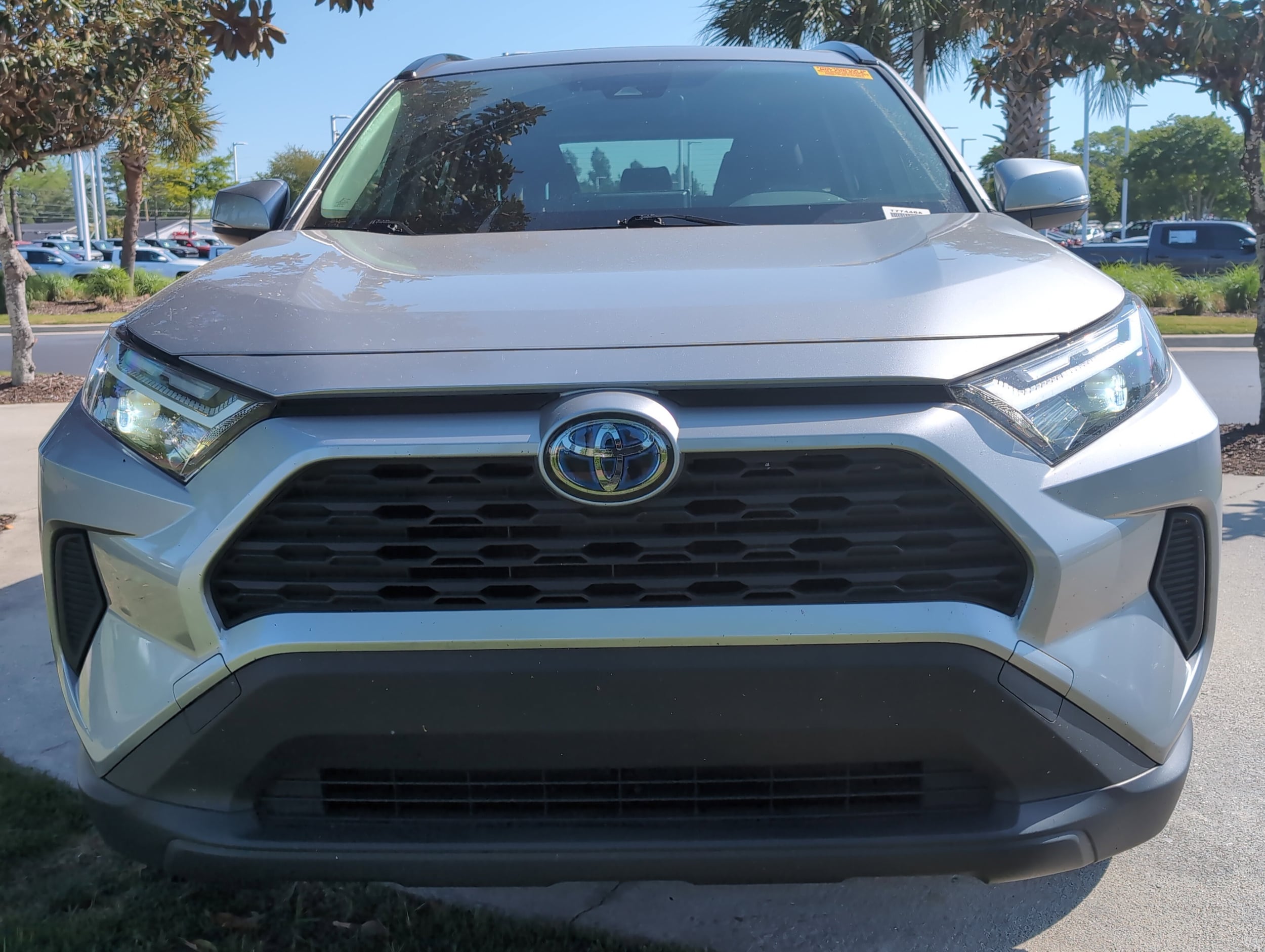 2023 Toyota RAV4 Hybrid XLE photo 3